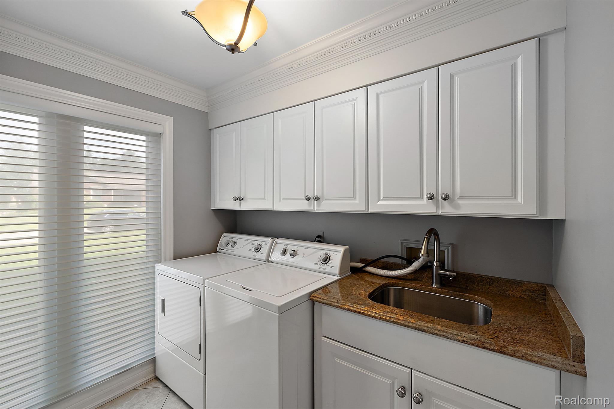 565 SNOWMASS Drive