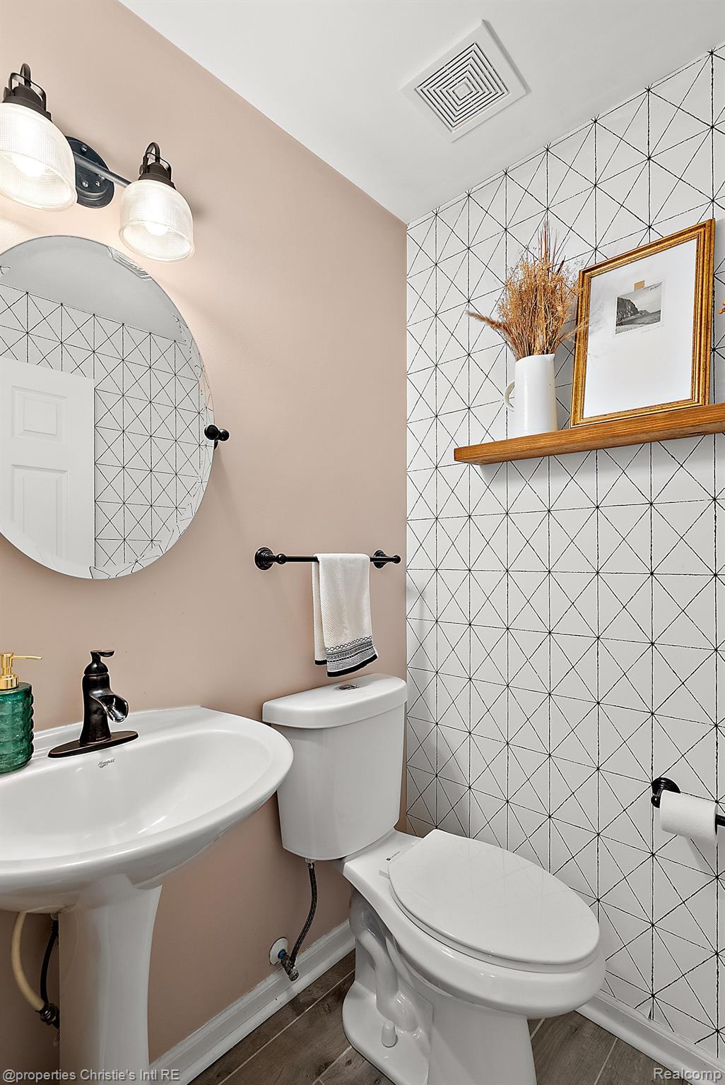 23990 WOODWARD Avenue