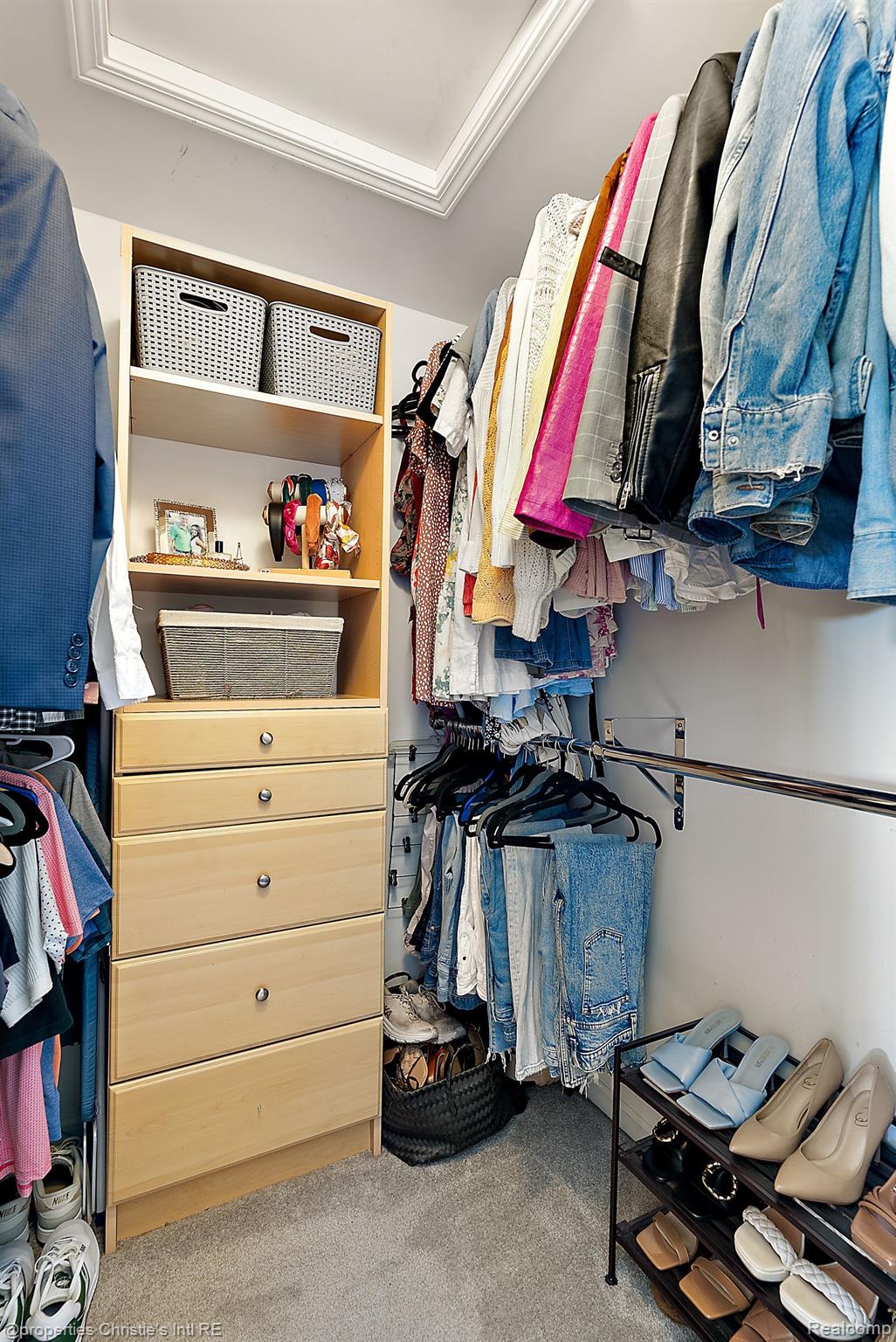 23990 WOODWARD Avenue