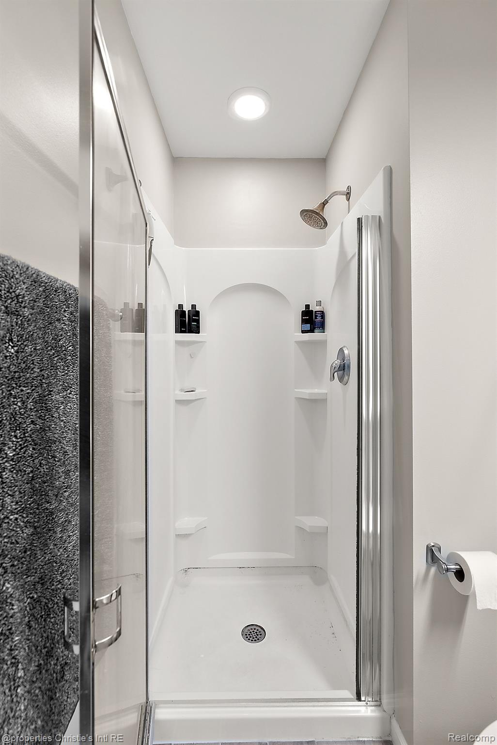 23990 WOODWARD Avenue