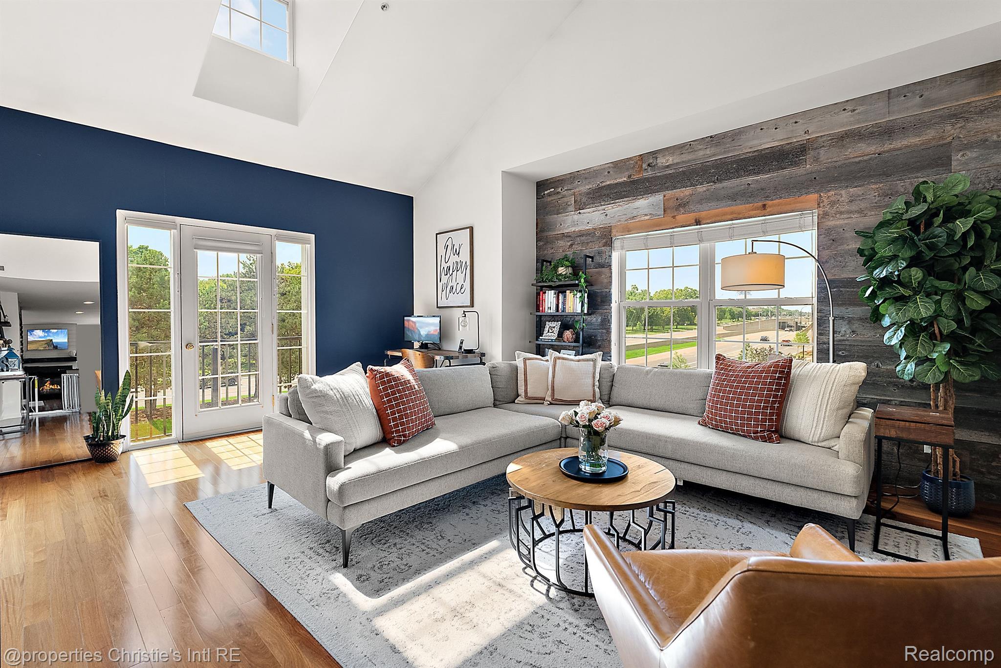 23990 WOODWARD Avenue