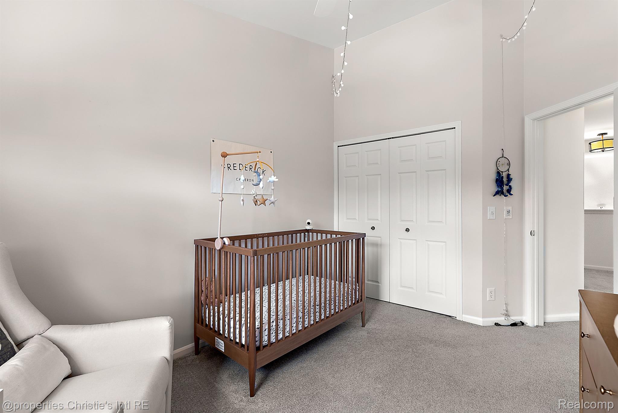 23990 WOODWARD Avenue