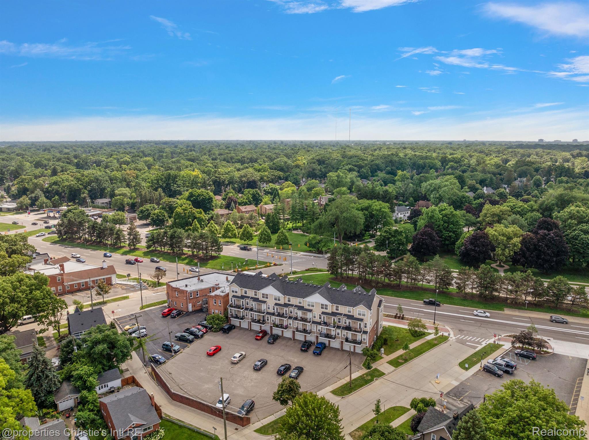 23990 WOODWARD Avenue