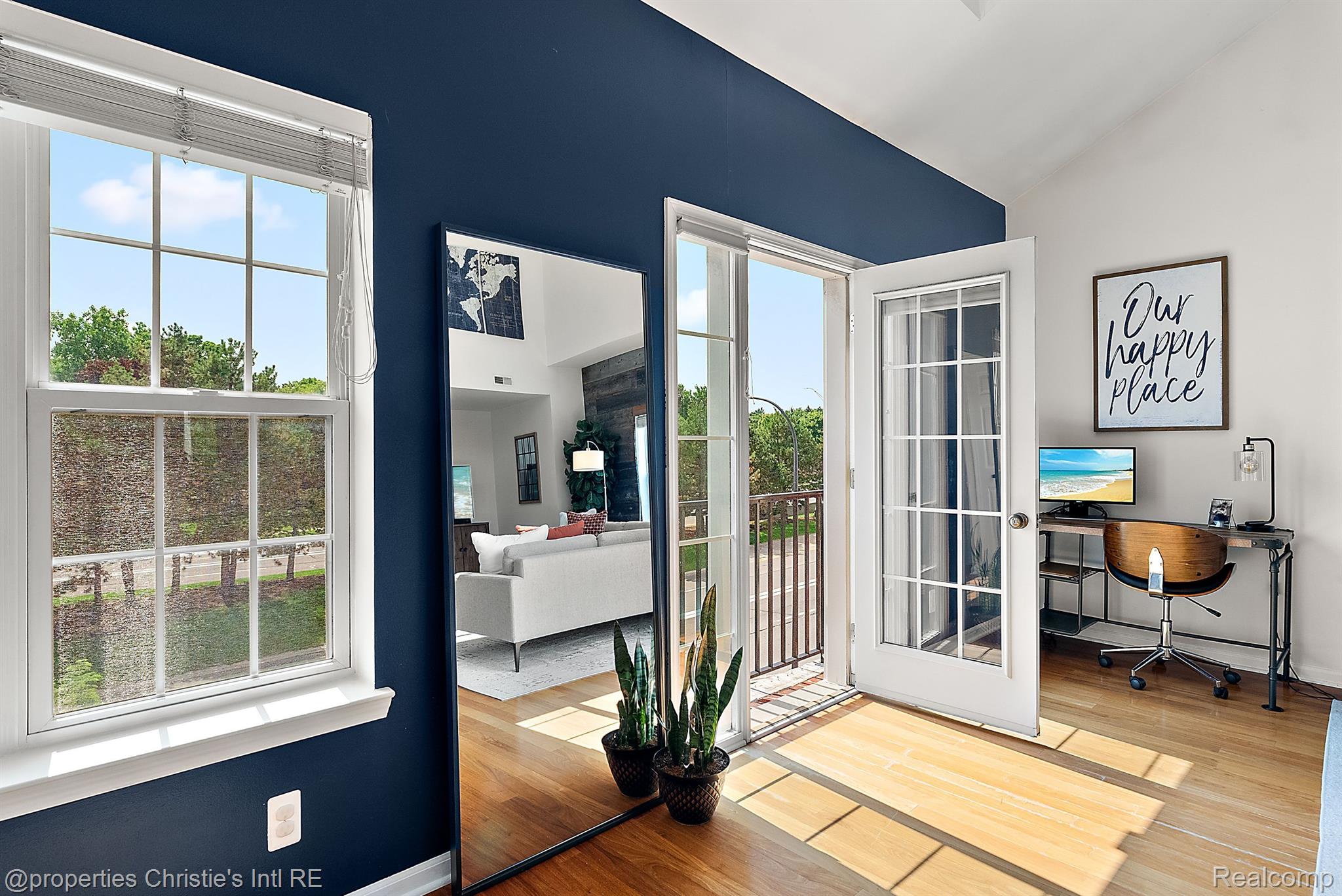 23990 WOODWARD Avenue