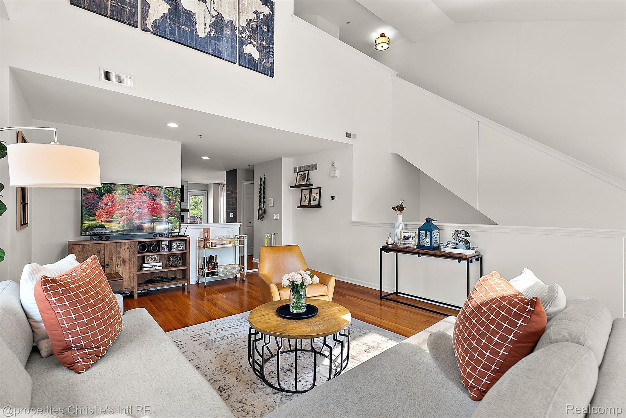 23990 WOODWARD Avenue