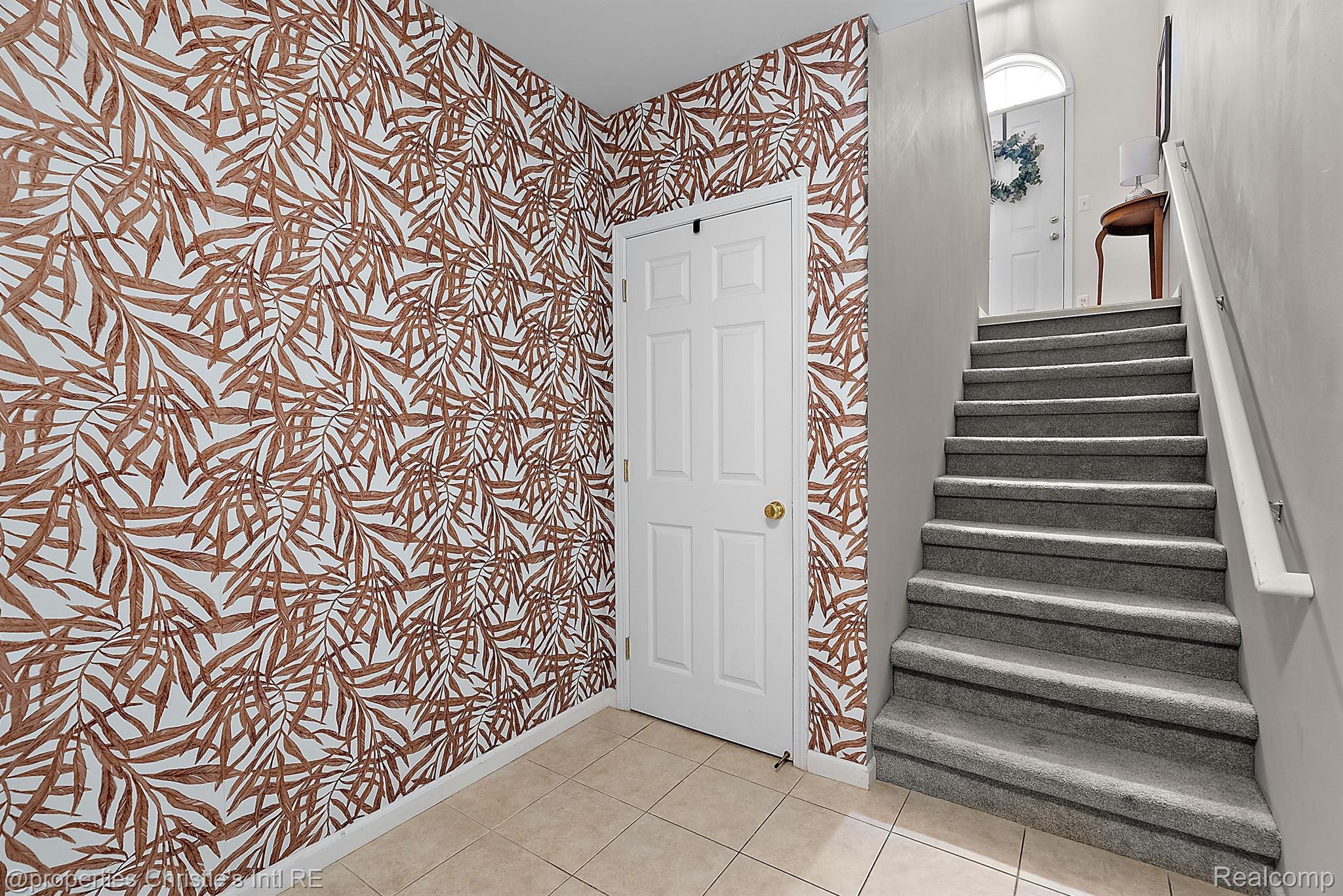 23990 WOODWARD Avenue