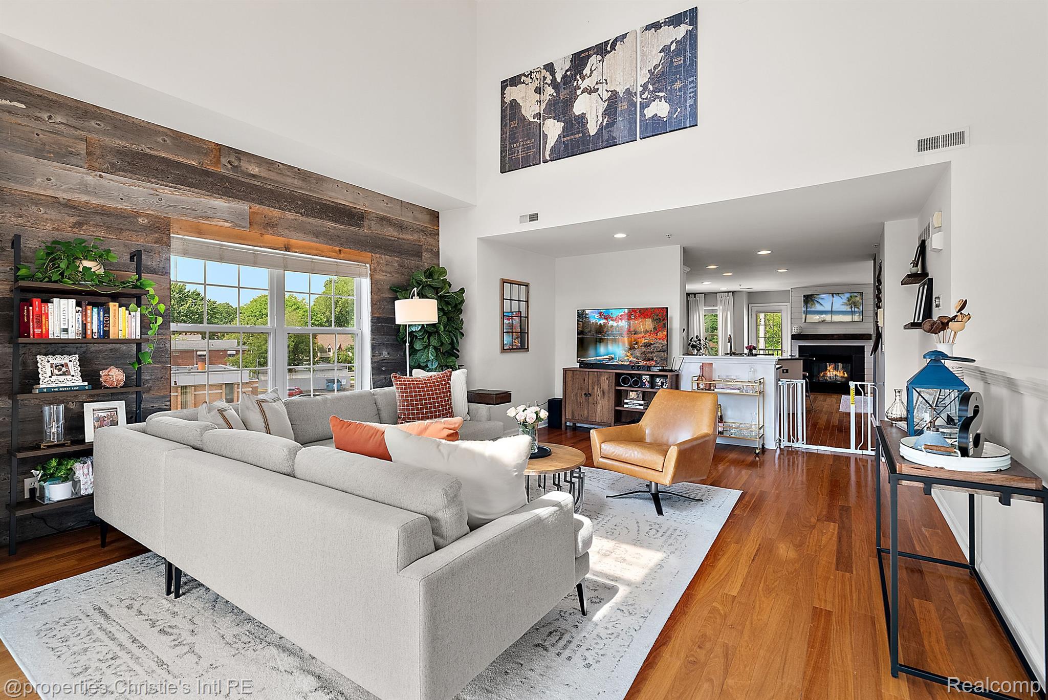 23990 WOODWARD Avenue