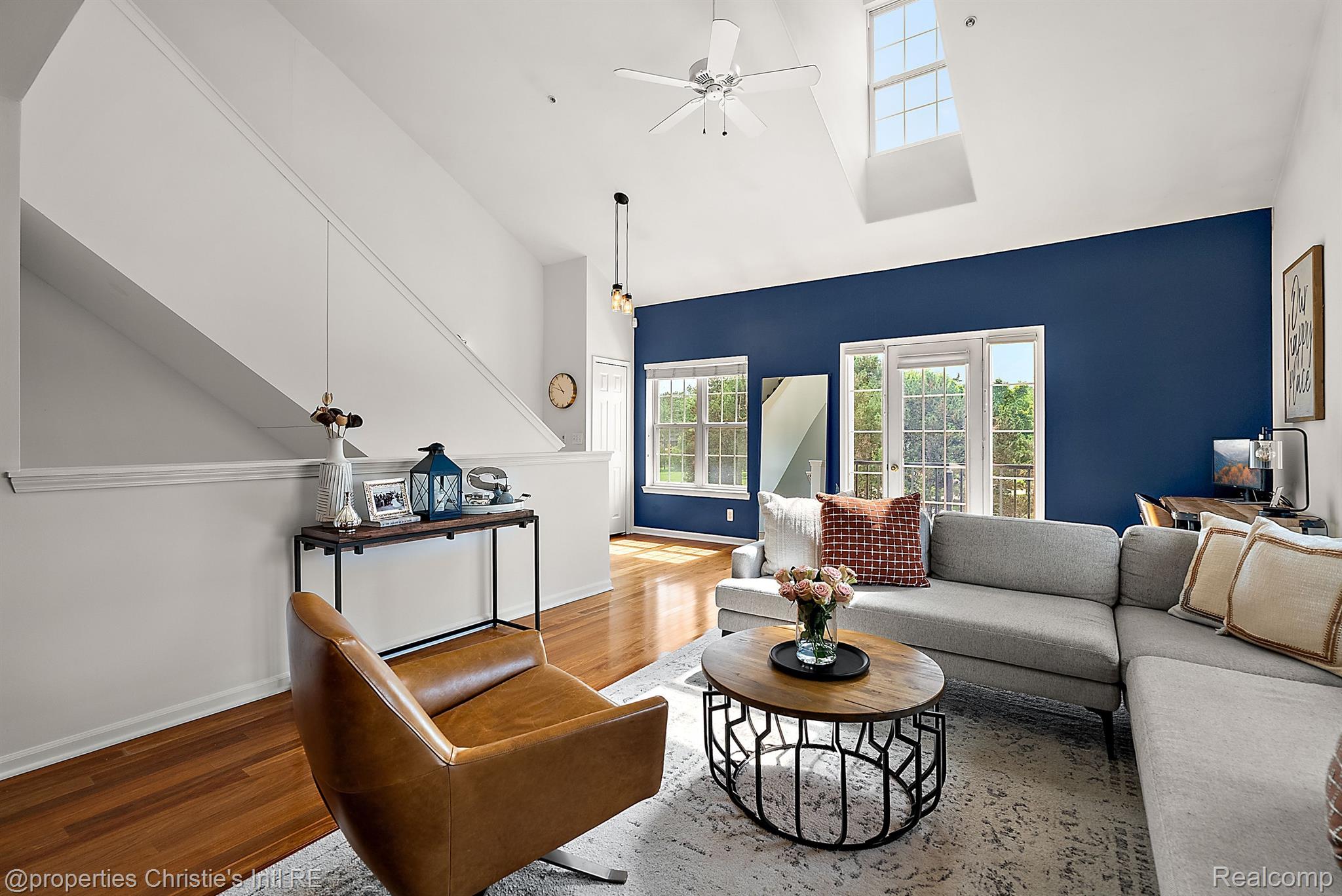 23990 WOODWARD Avenue