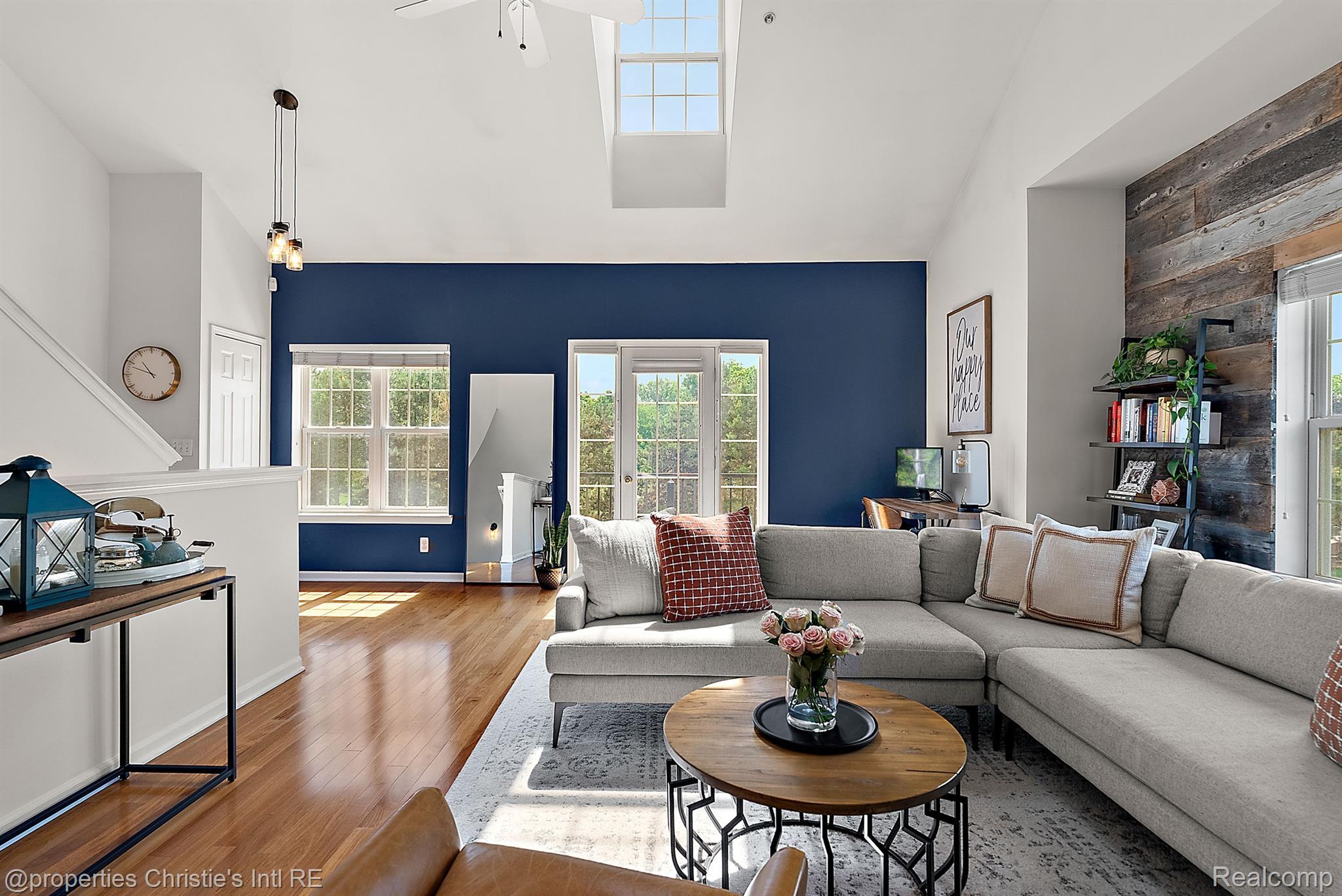 23990 WOODWARD Avenue