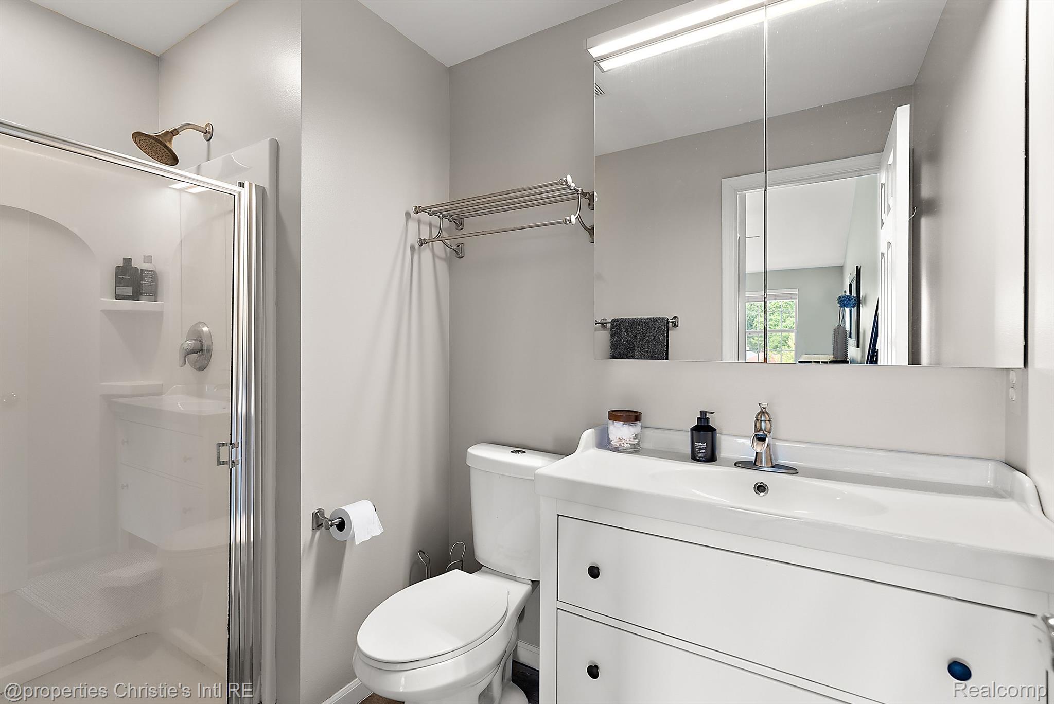 23990 WOODWARD Avenue