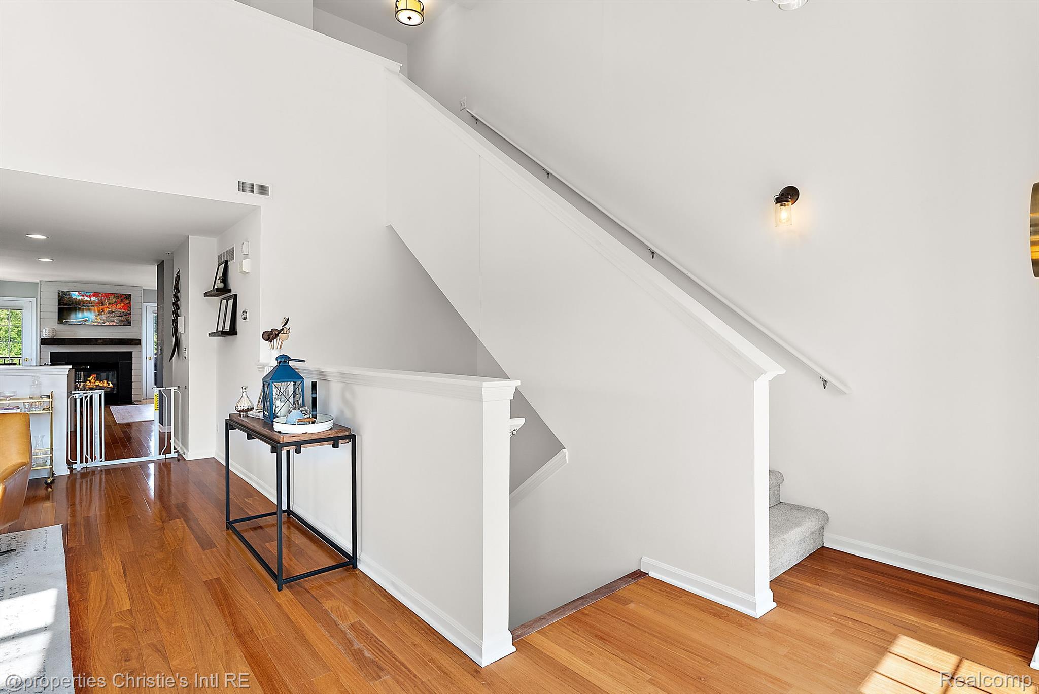 23990 WOODWARD Avenue