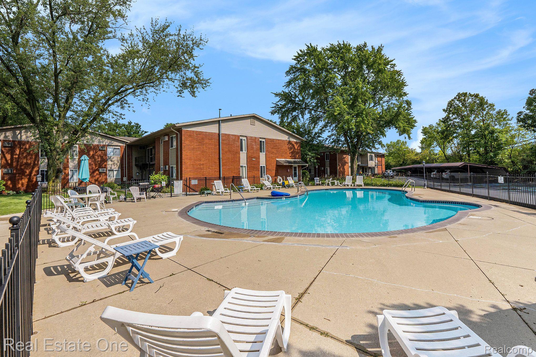 4115 BENJAMIN Avenue 6