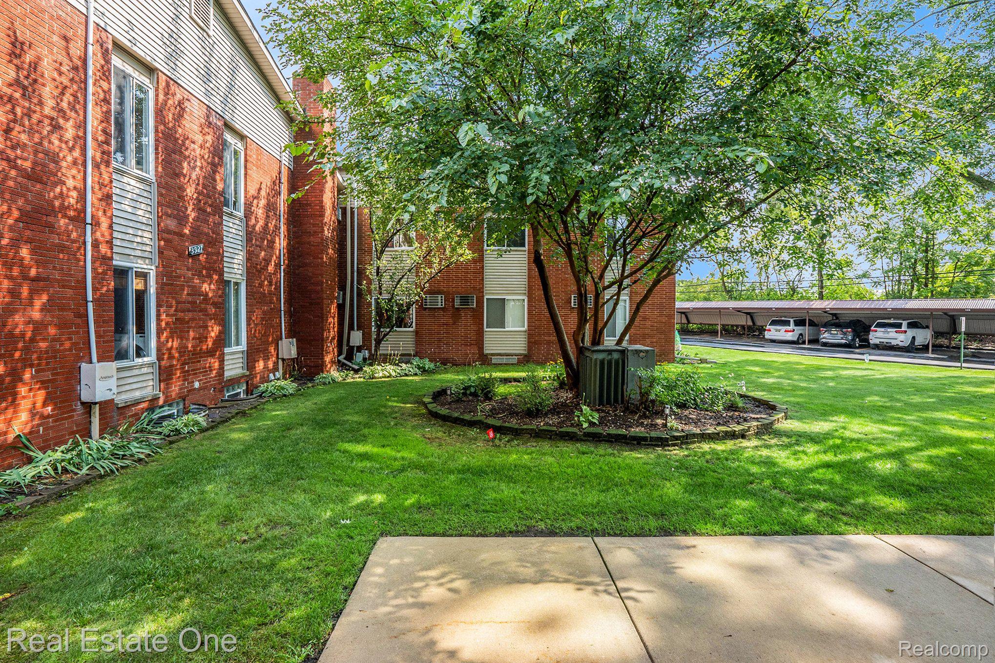 4115 BENJAMIN Avenue 6