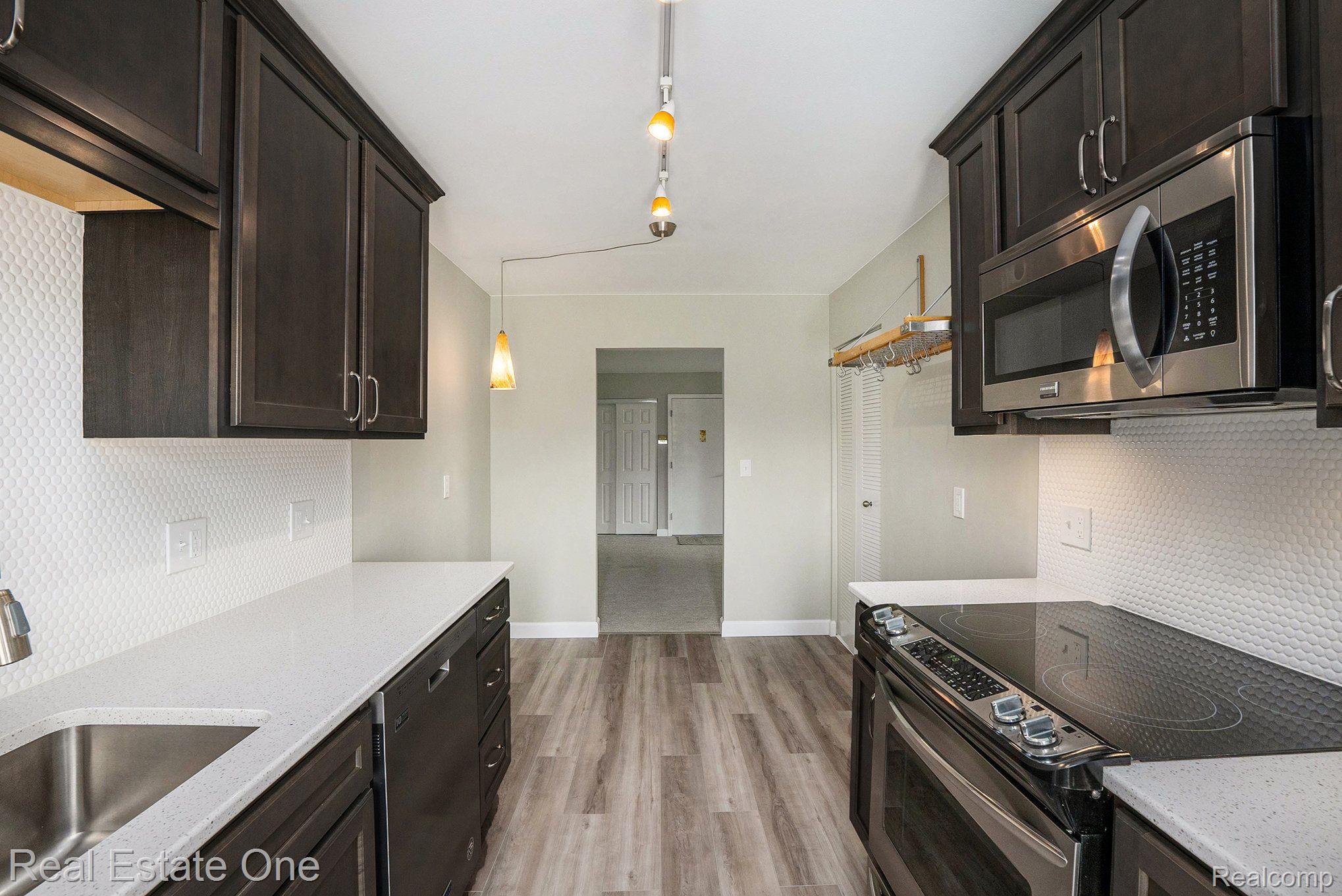 4115 BENJAMIN Avenue 6