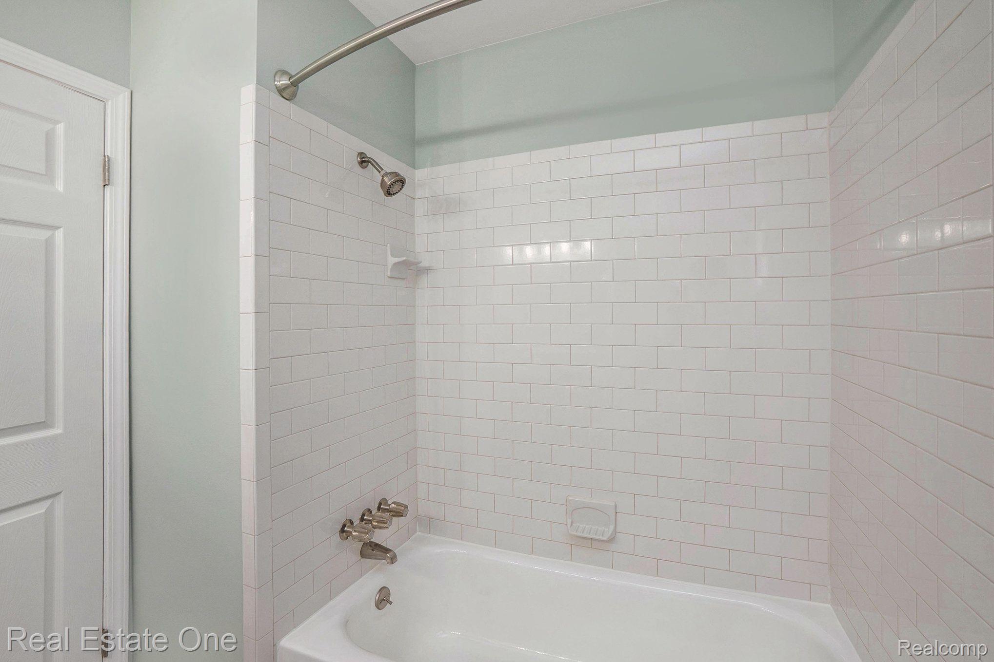 4115 BENJAMIN Avenue 6