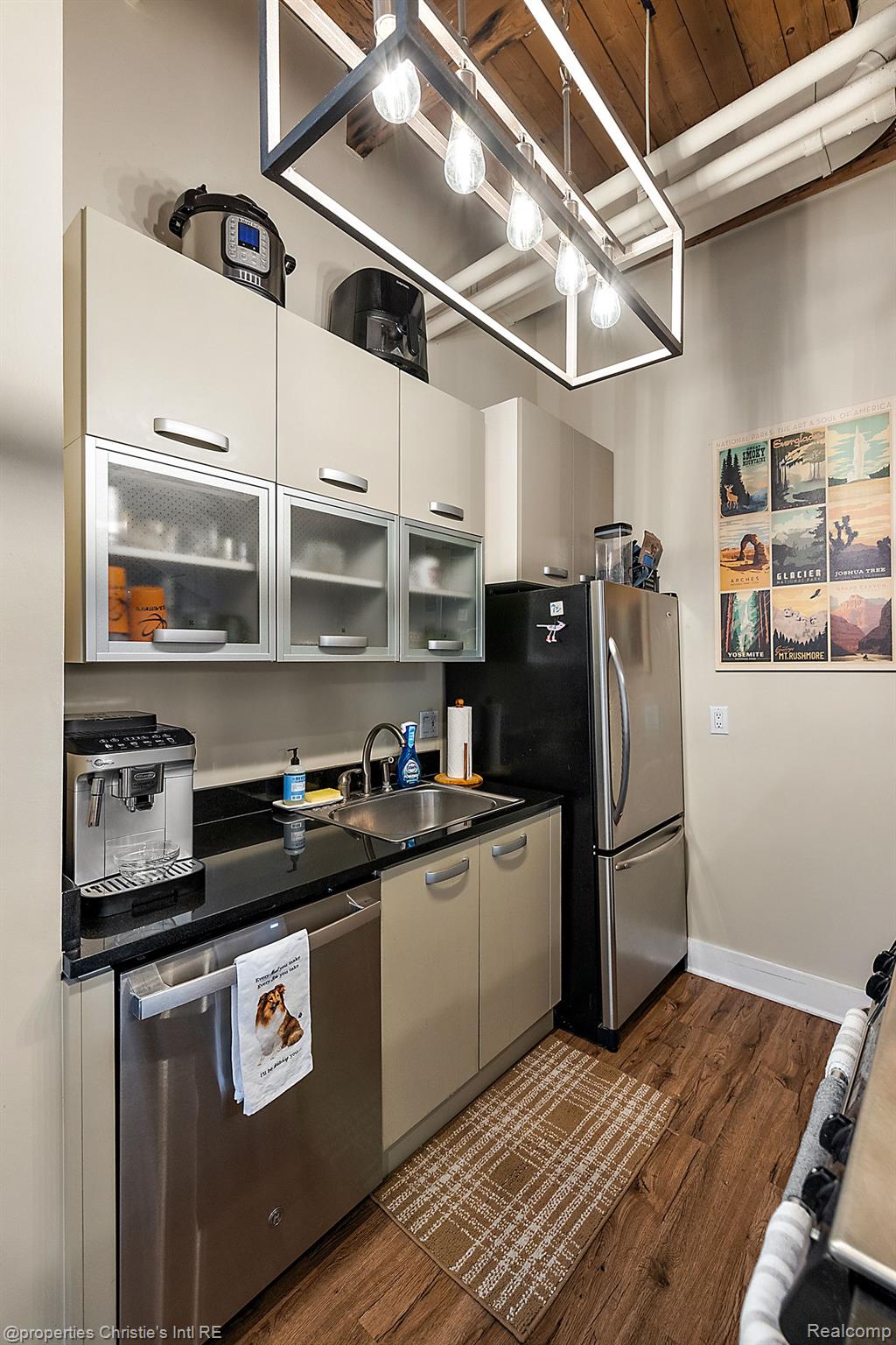 6533 E JEFFERSON Avenue 407