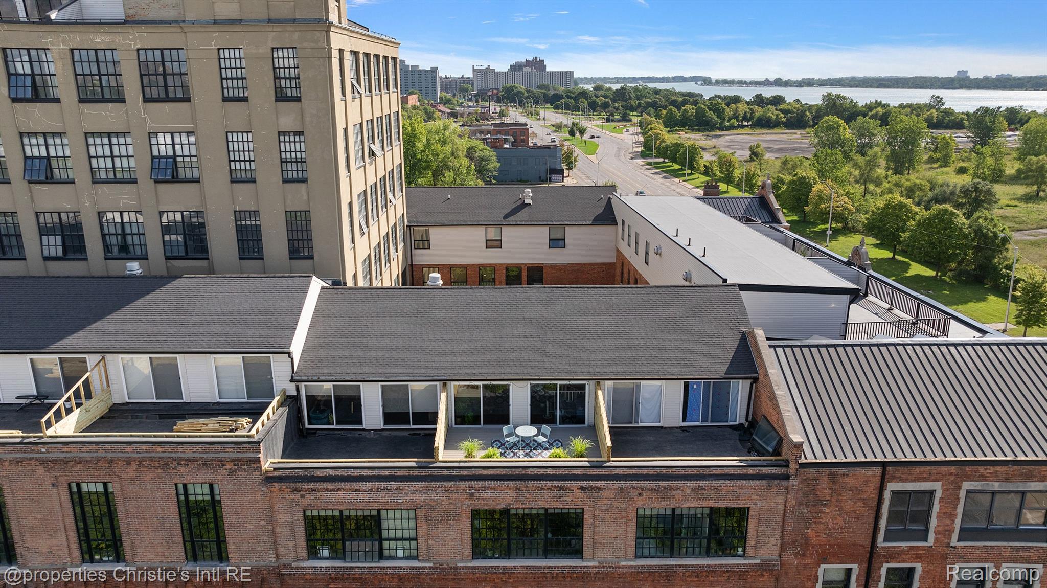 6533 E JEFFERSON Avenue 407