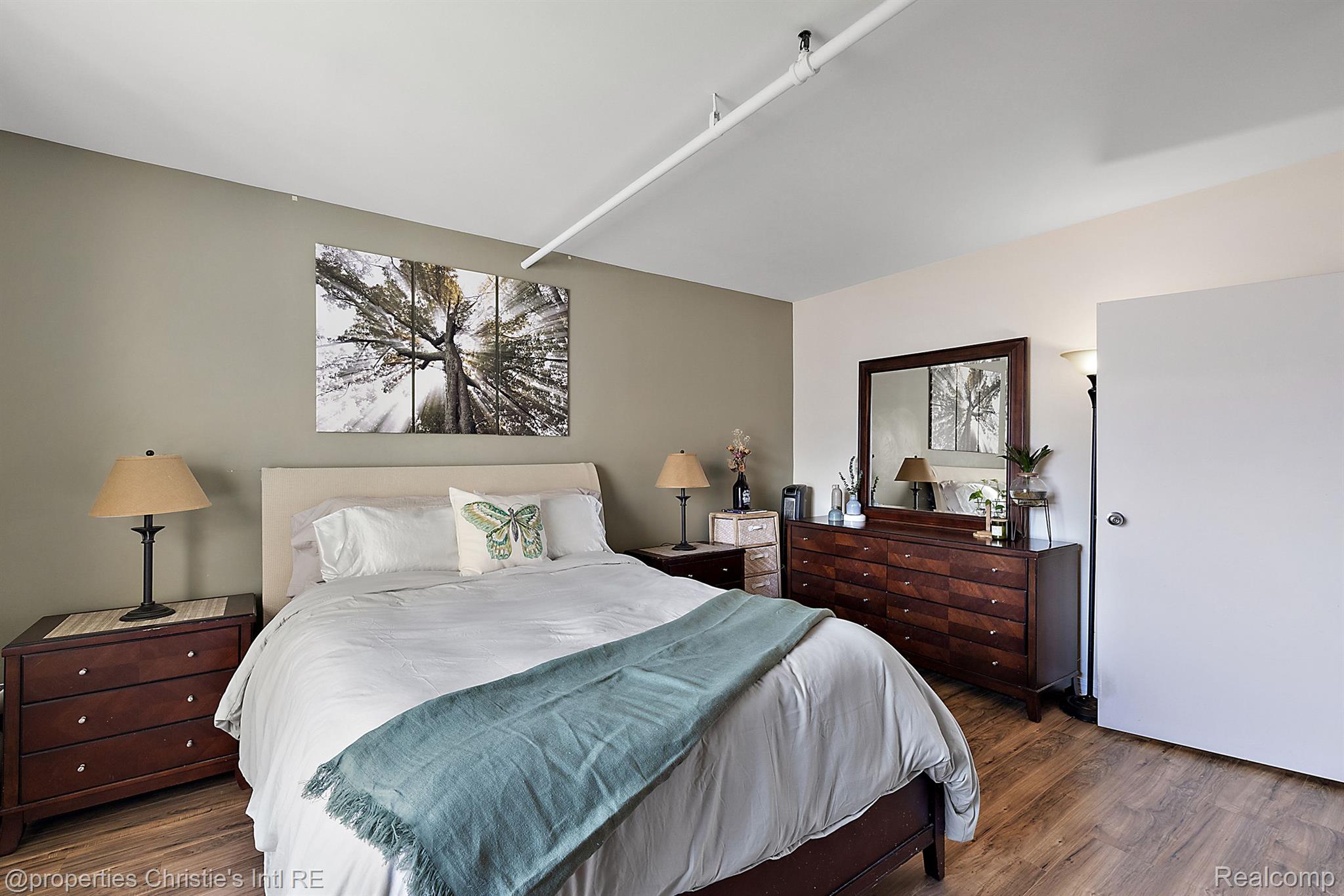 6533 E JEFFERSON Avenue 407