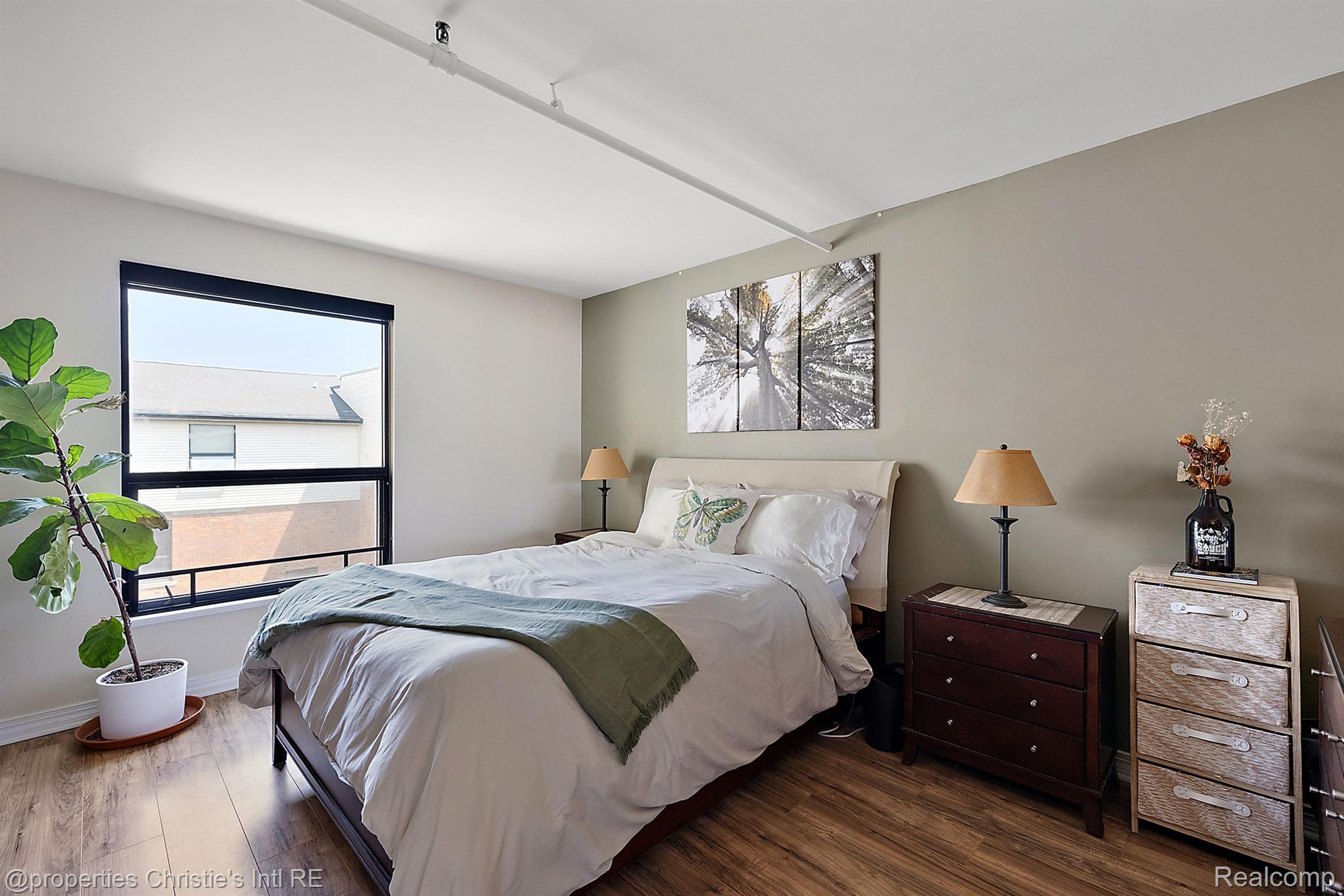 6533 E JEFFERSON Avenue 407