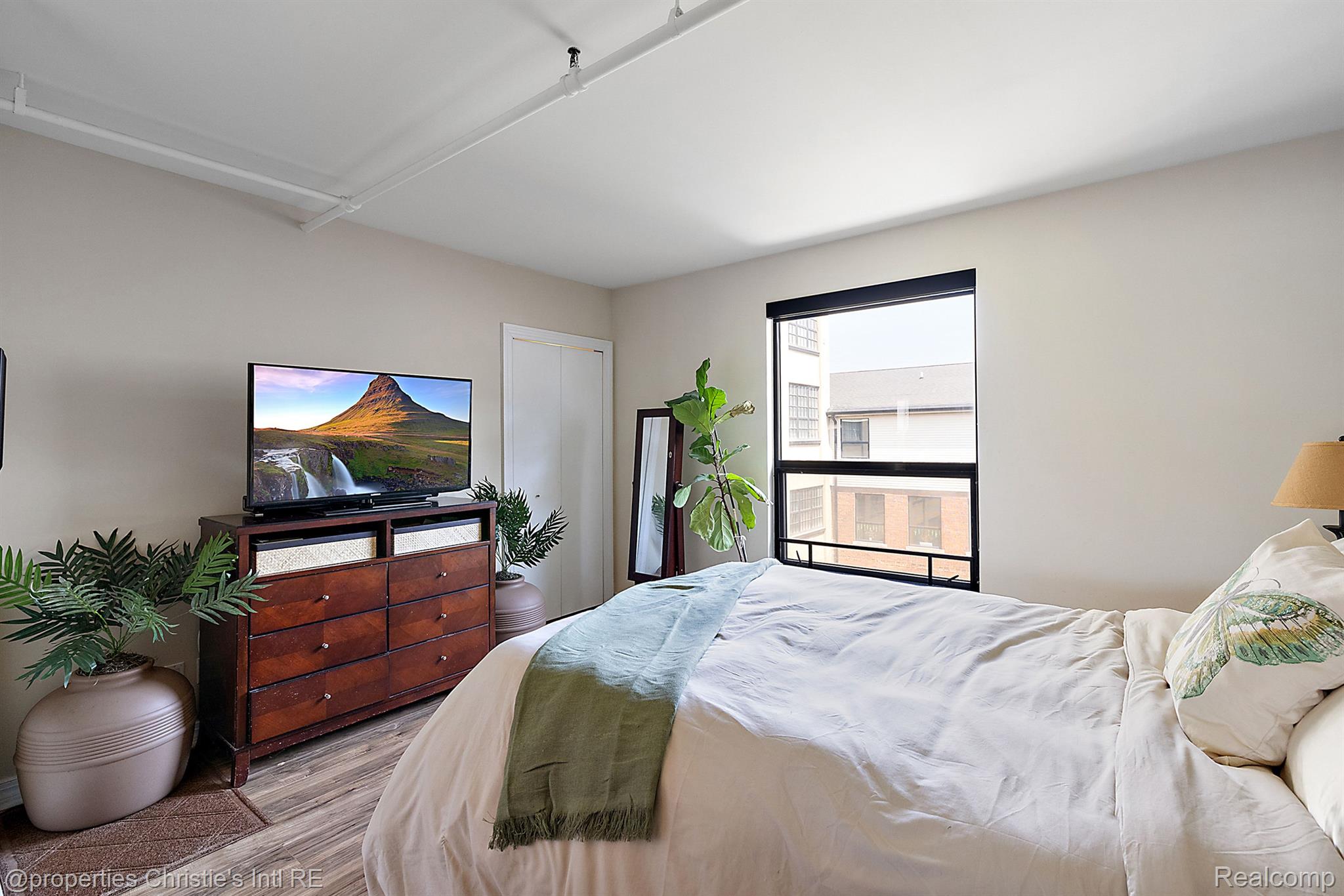 6533 E JEFFERSON Avenue 407