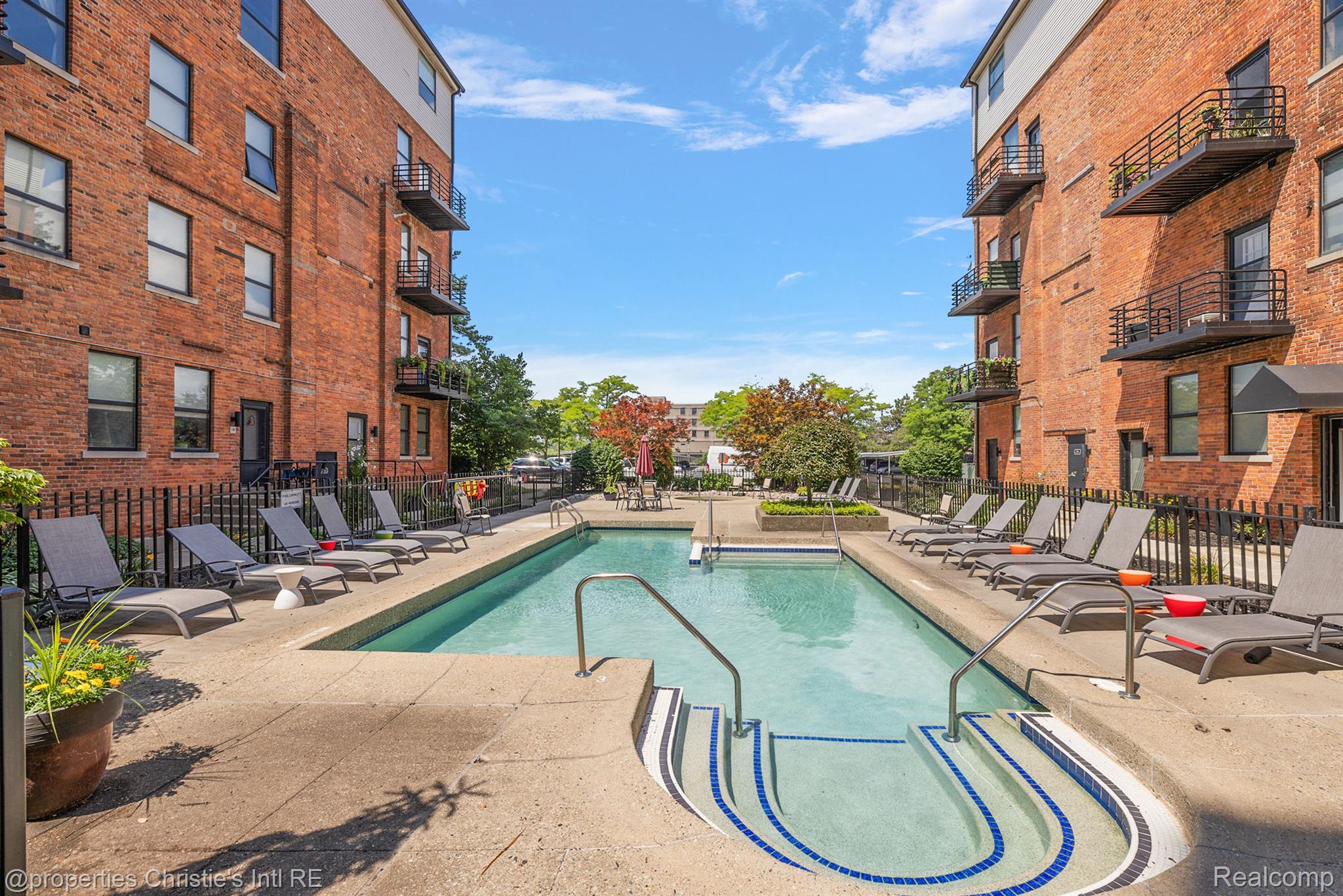 6533 E JEFFERSON Avenue 407