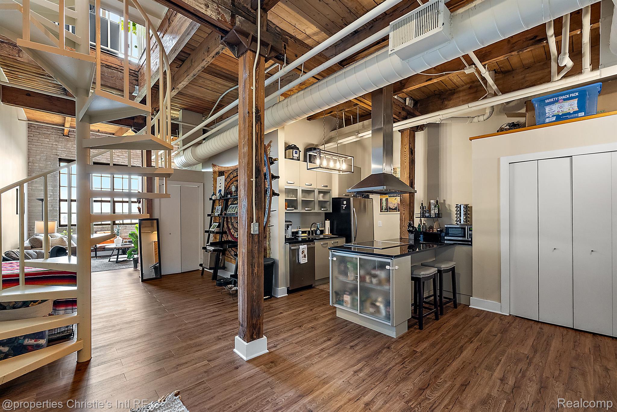 6533 E JEFFERSON Avenue 407