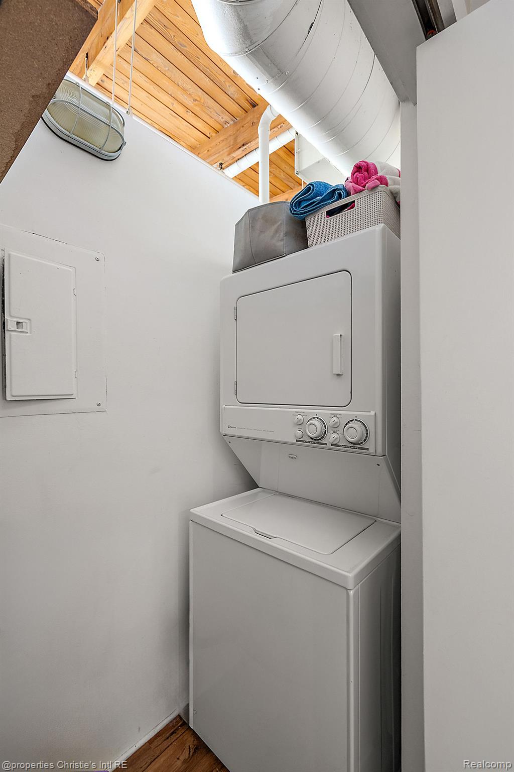 6533 E JEFFERSON Avenue 407