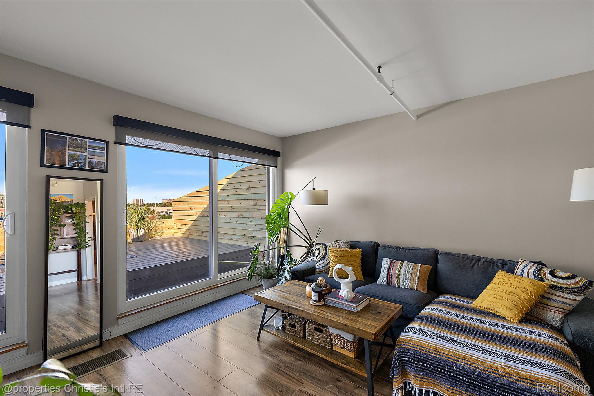 6533 E JEFFERSON Avenue 407