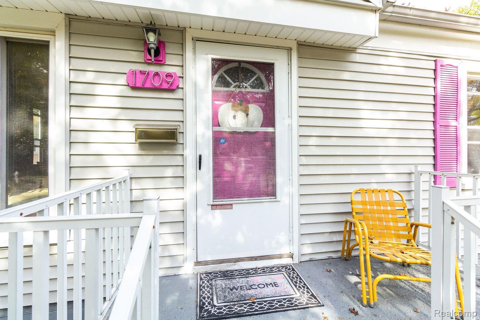 1709 MOORHOUSE Street