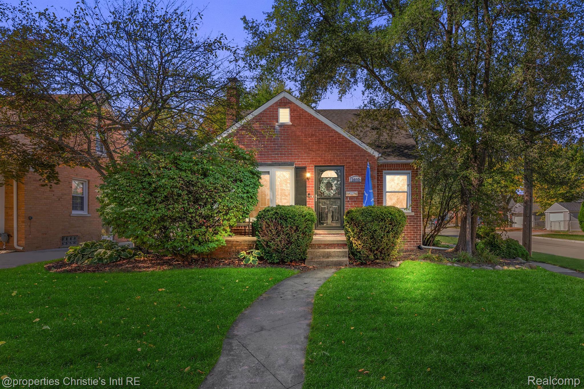 2037 N WILSON Avenue