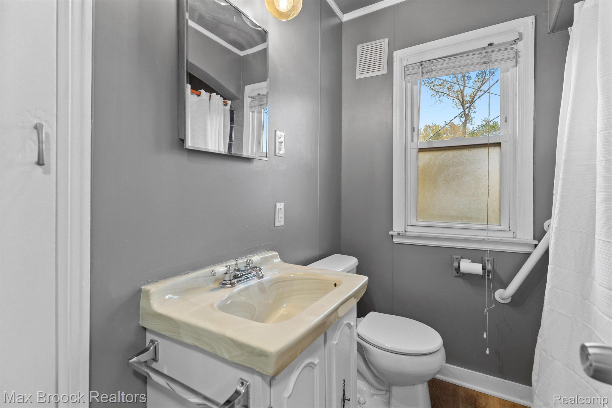 23050 RENSSELAER Street