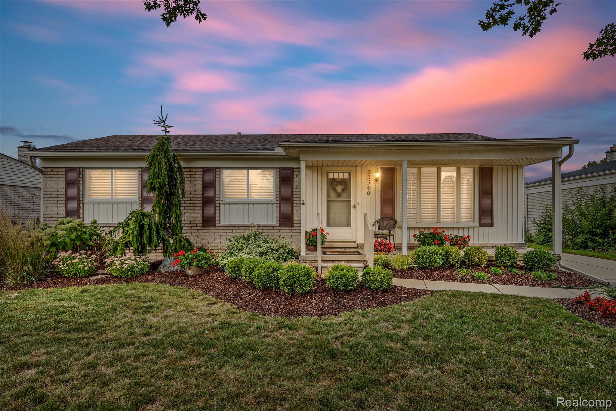 22540 DEVONSHIRE Street