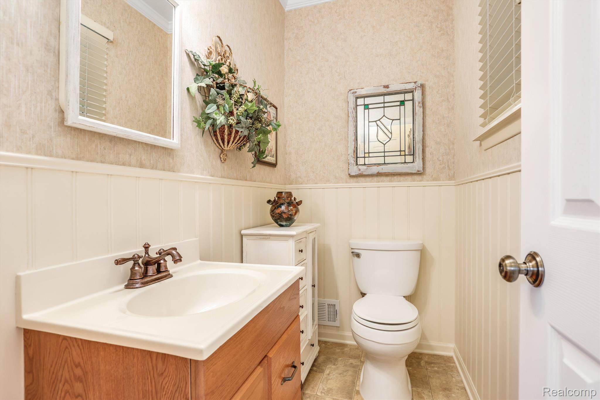 22540 DEVONSHIRE Street