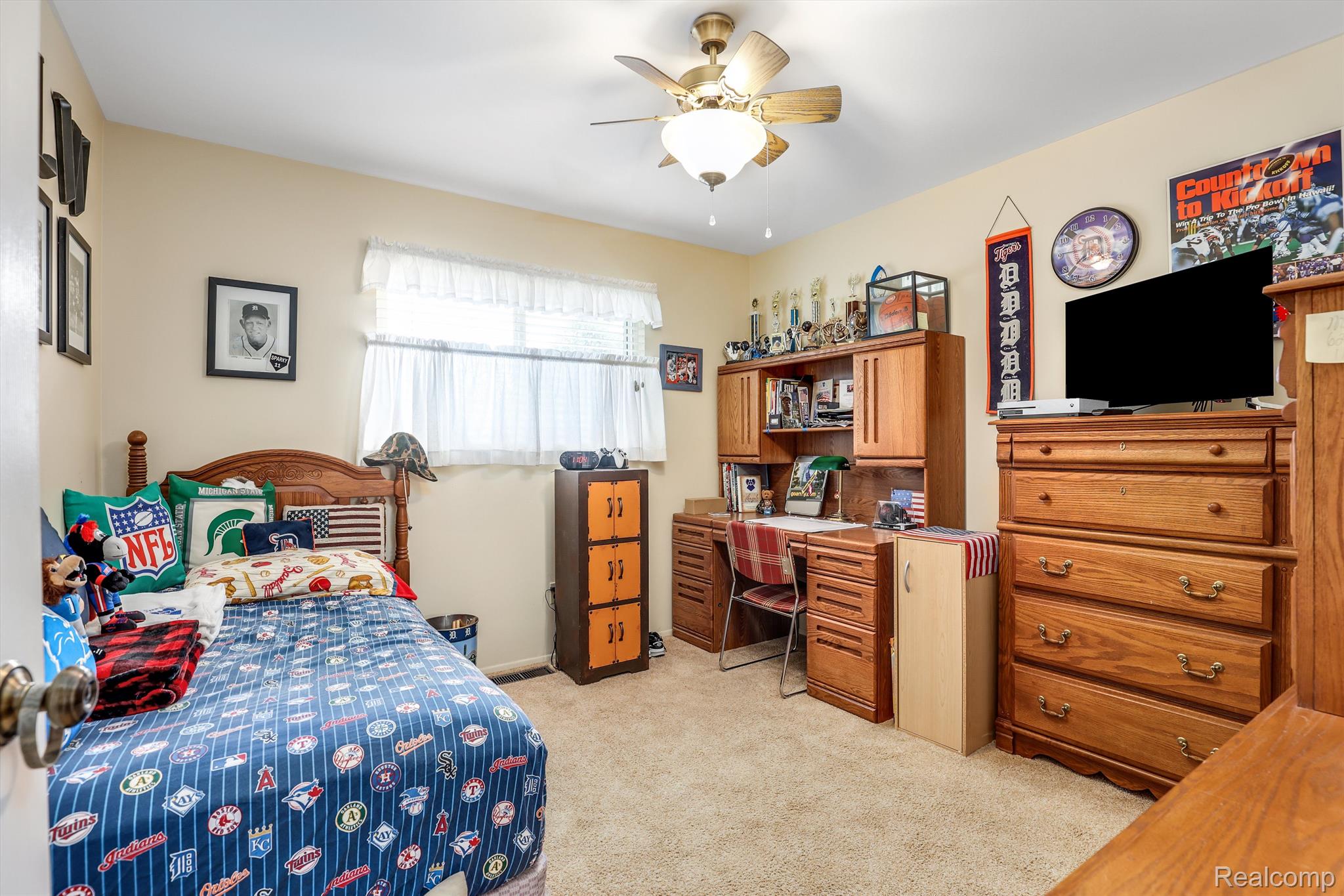 22540 DEVONSHIRE Street