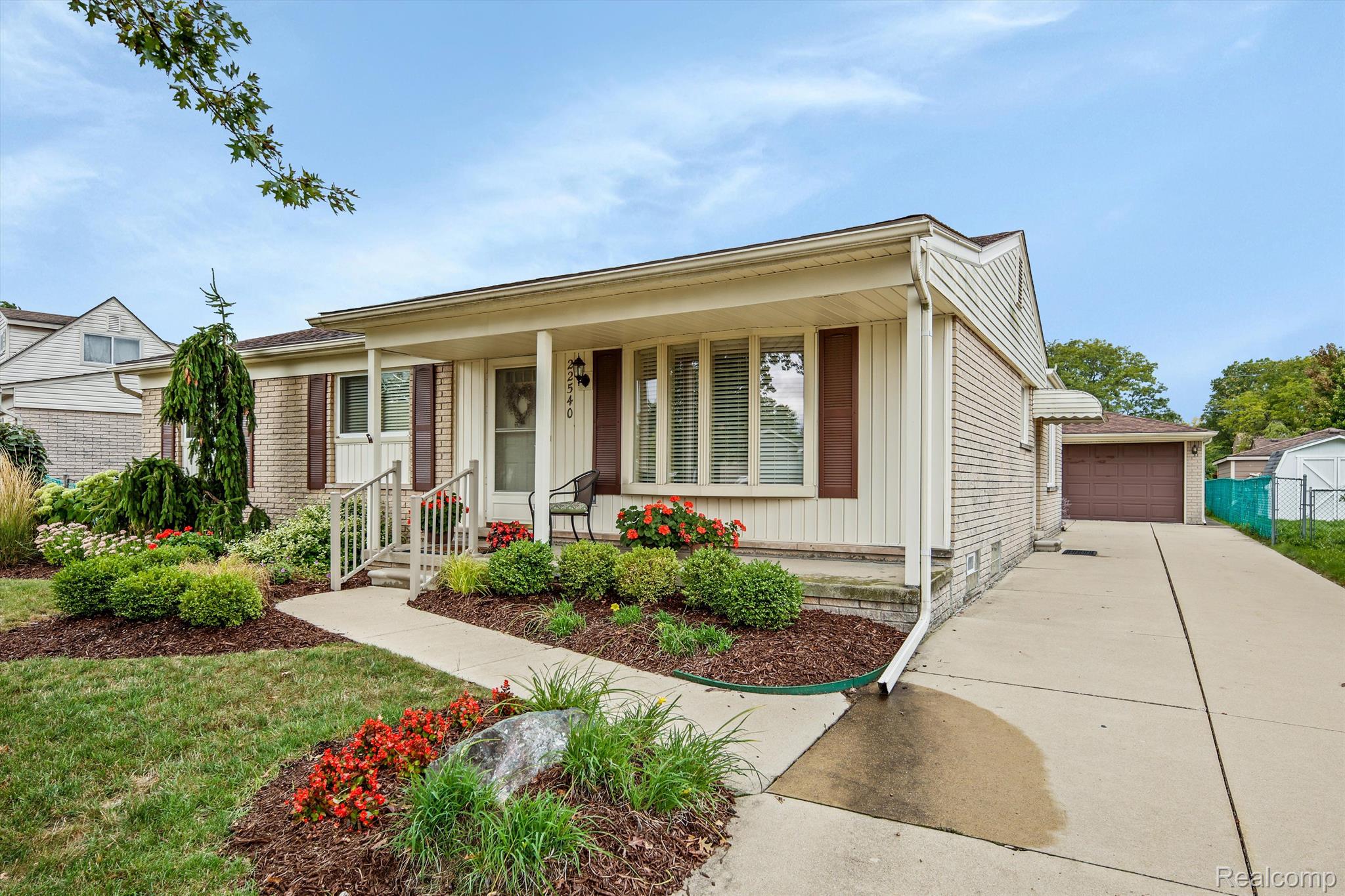 22540 DEVONSHIRE Street