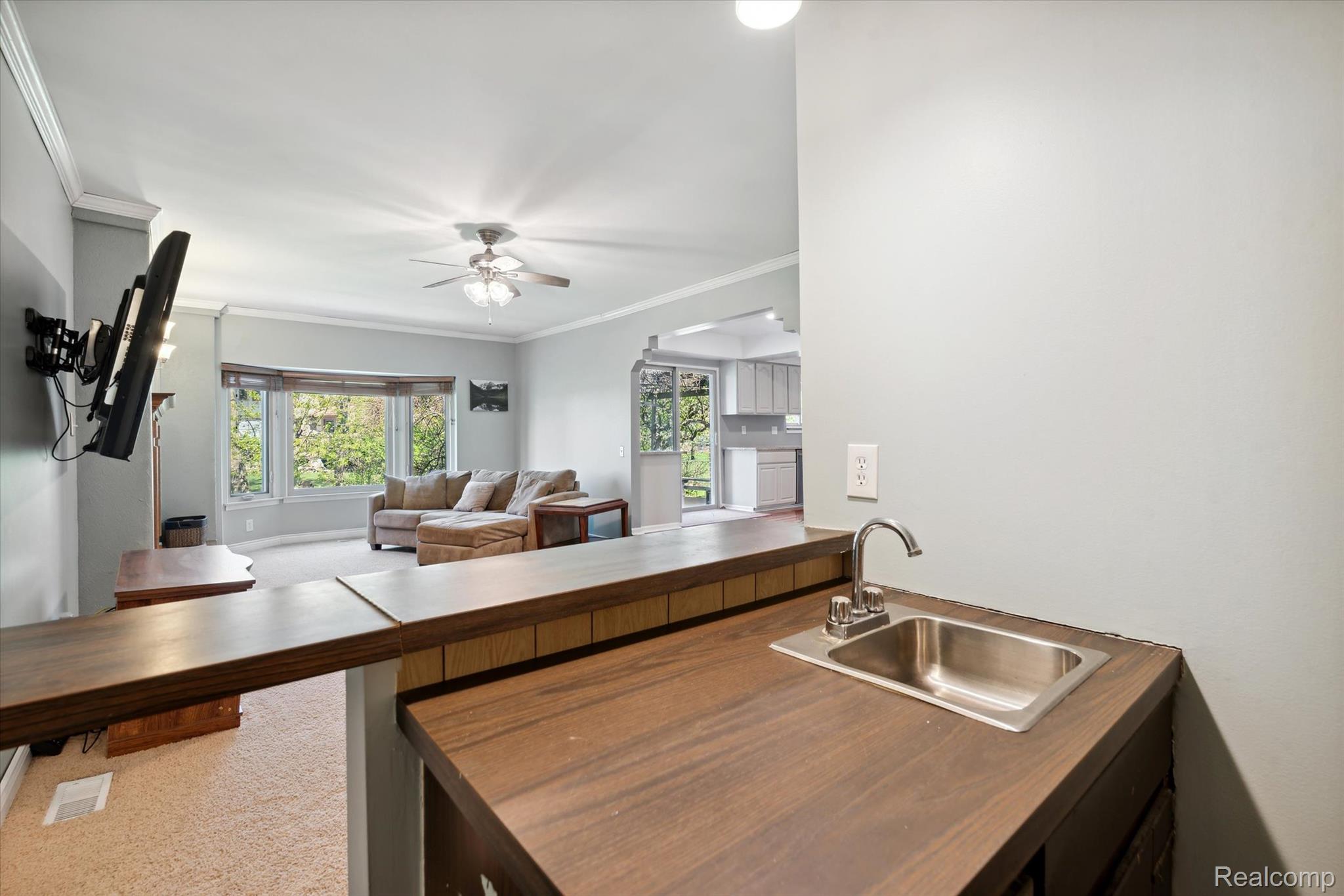 6746 EDGEWOOD Road