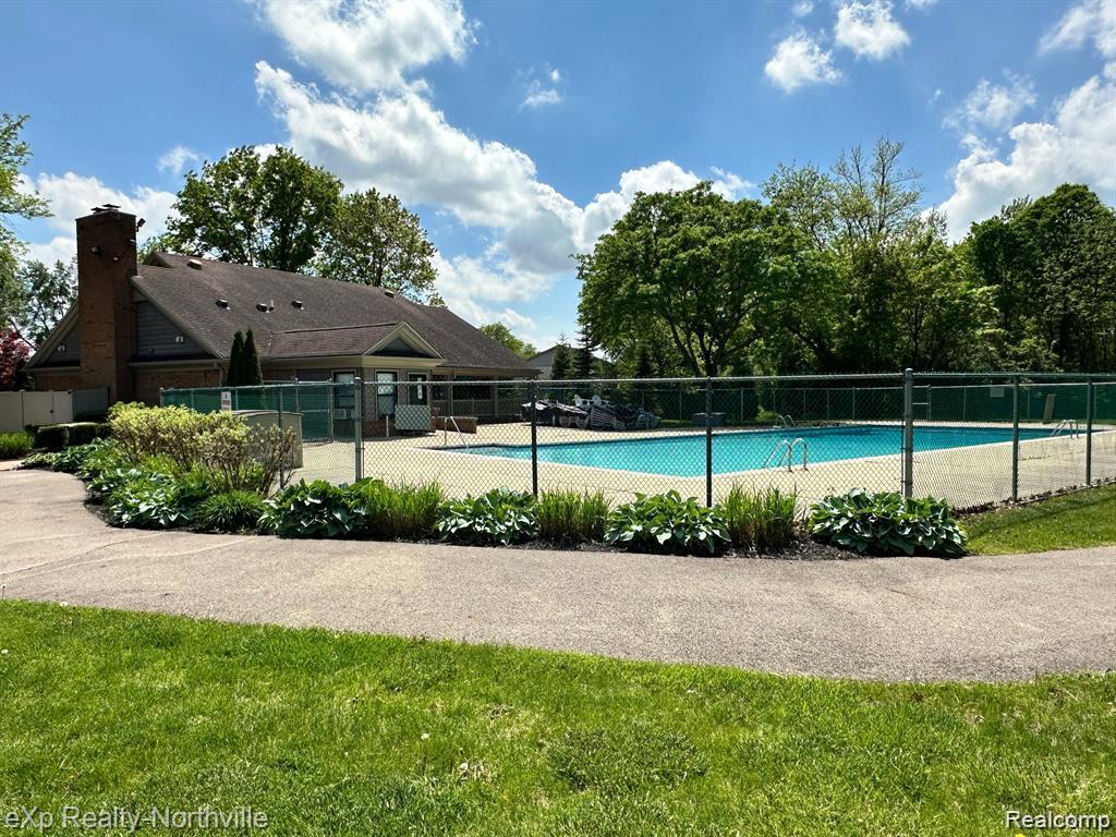 6746 EDGEWOOD Road