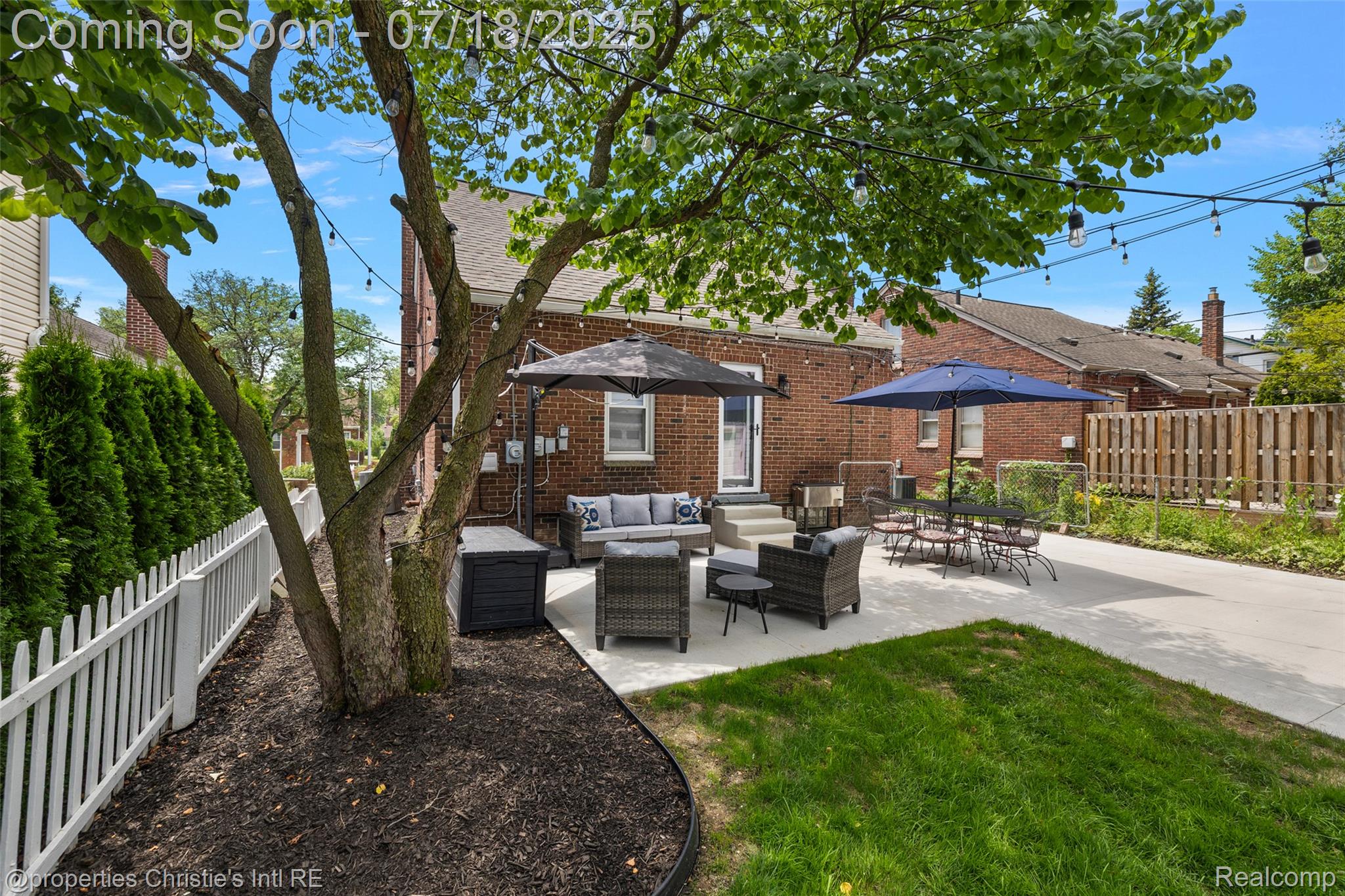 1816 Roslyn Road