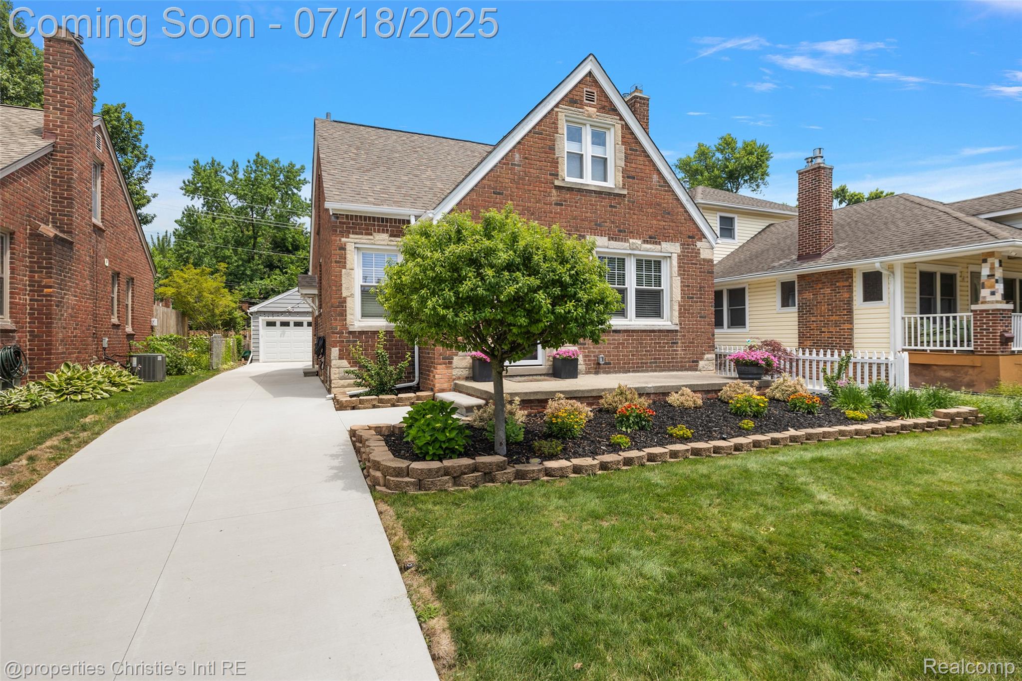 1816 Roslyn Road