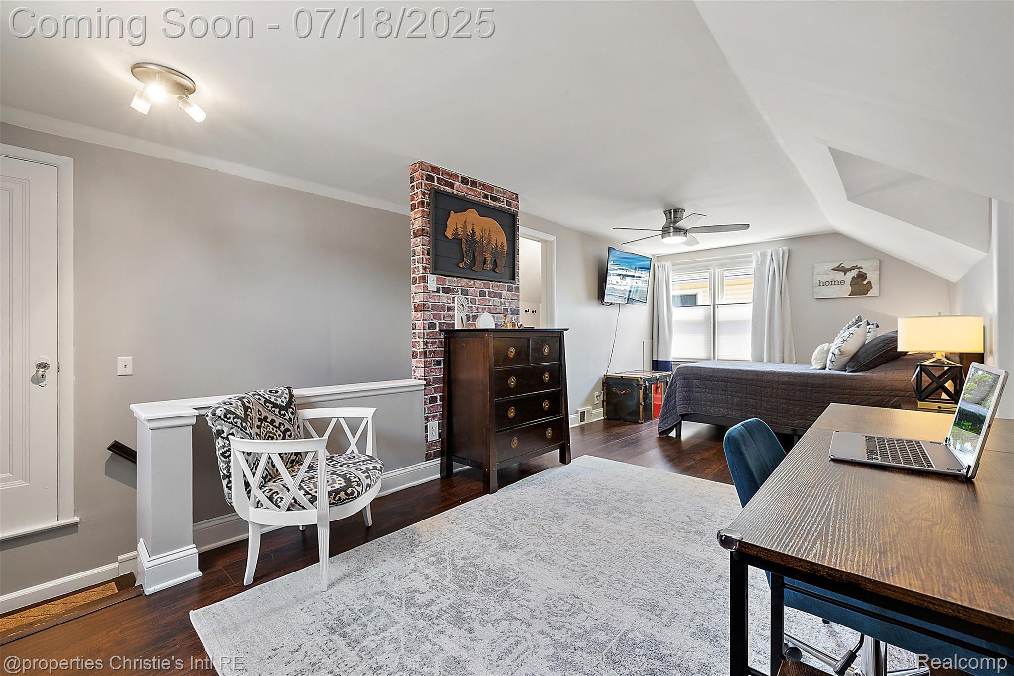 1816 Roslyn Road
