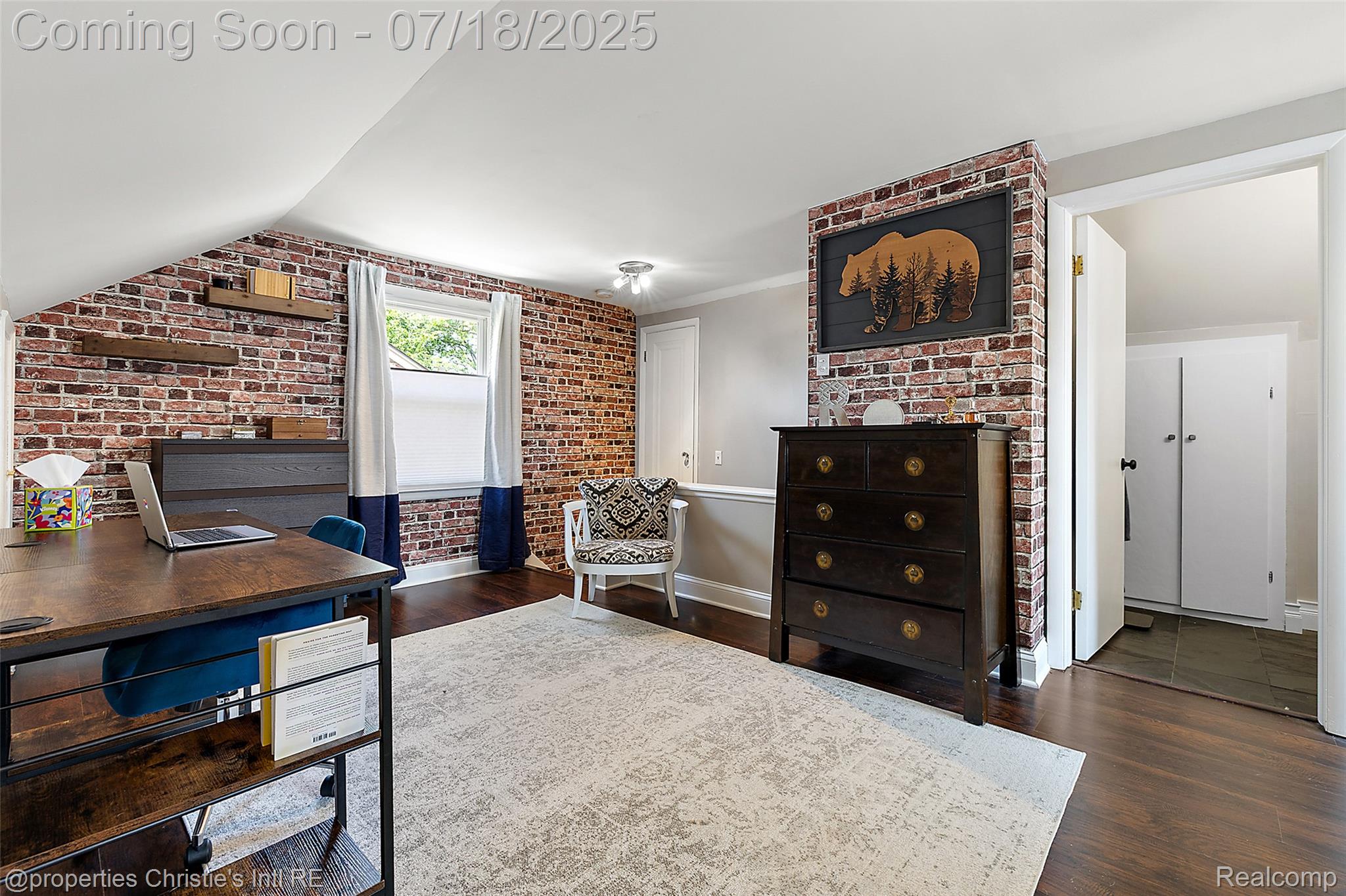 1816 Roslyn Road