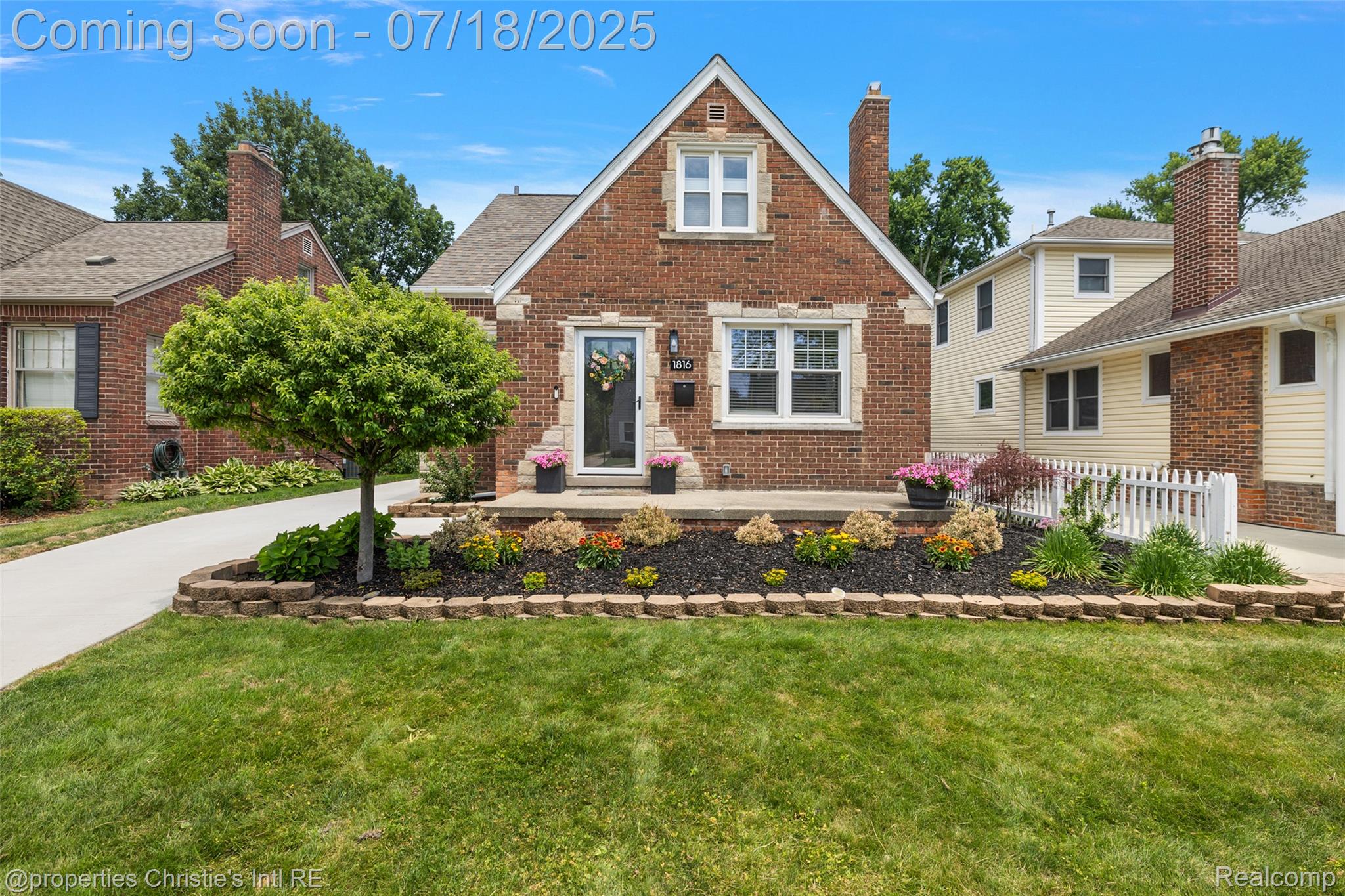 1816 Roslyn Road