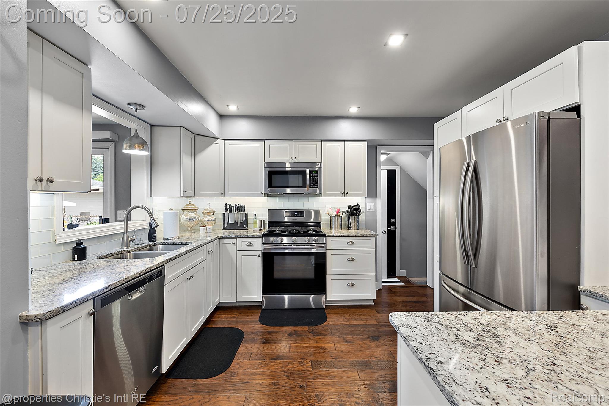 2023 Roslyn Road