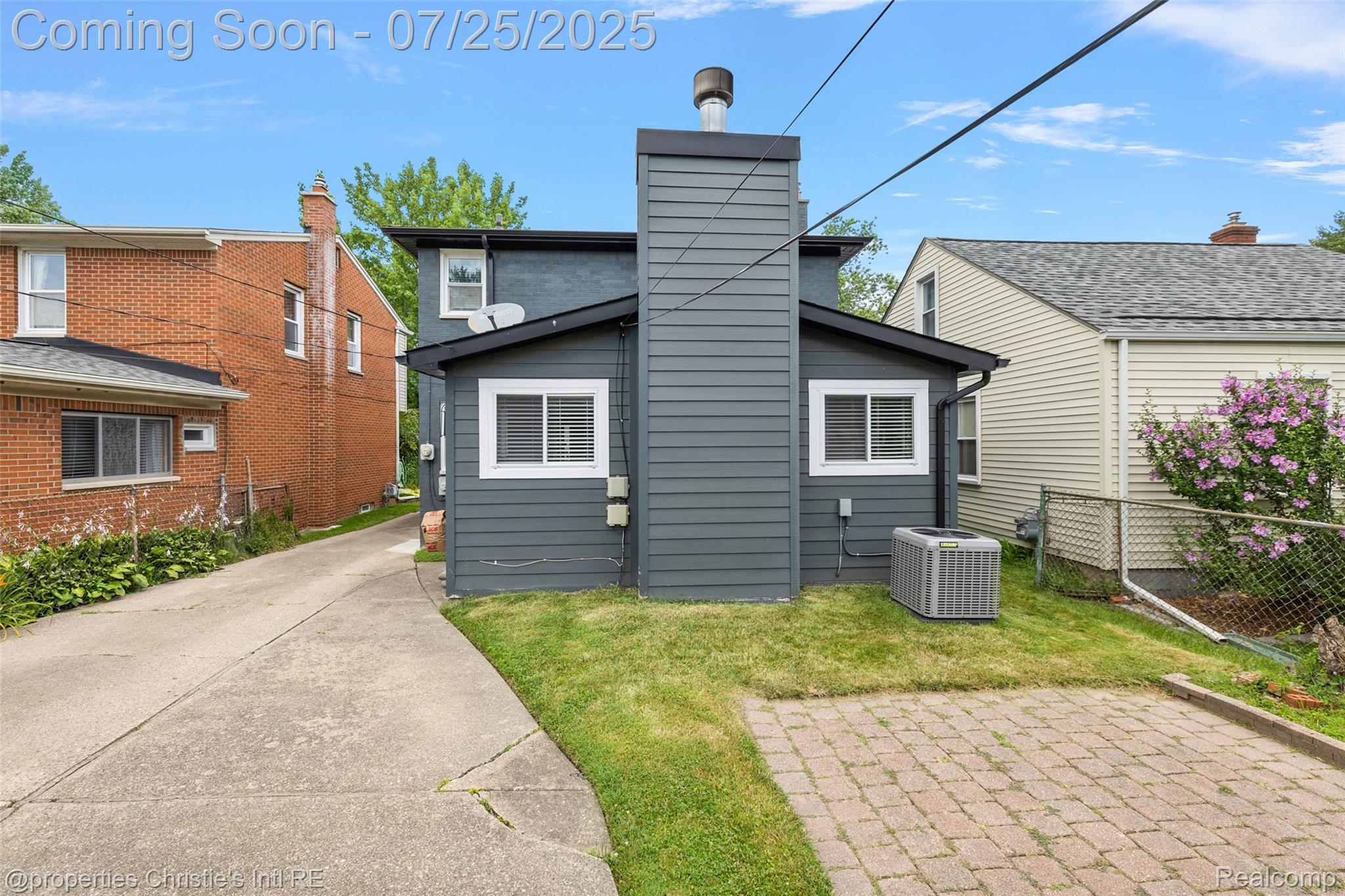 2023 Roslyn Road