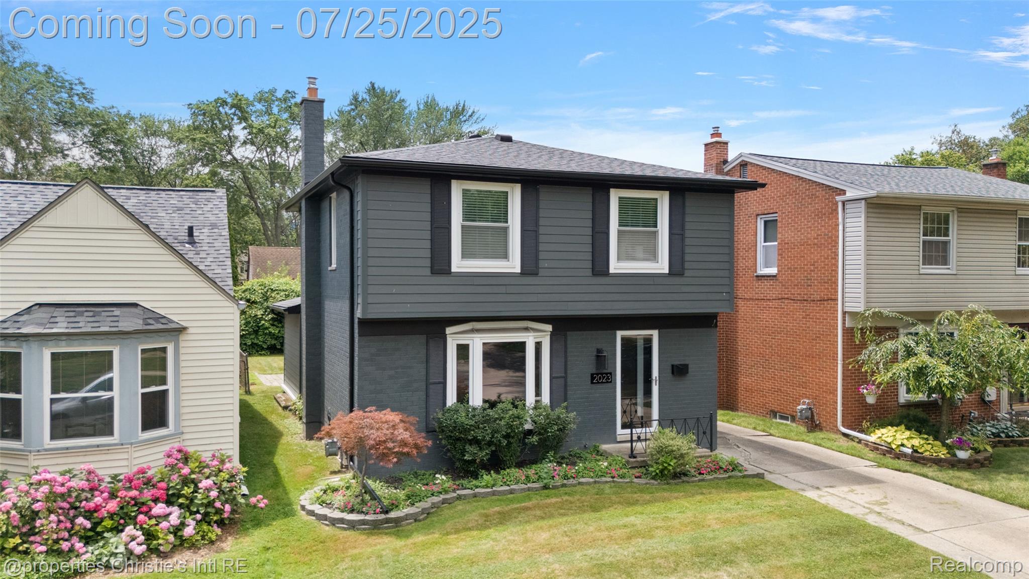 2023 Roslyn Road
