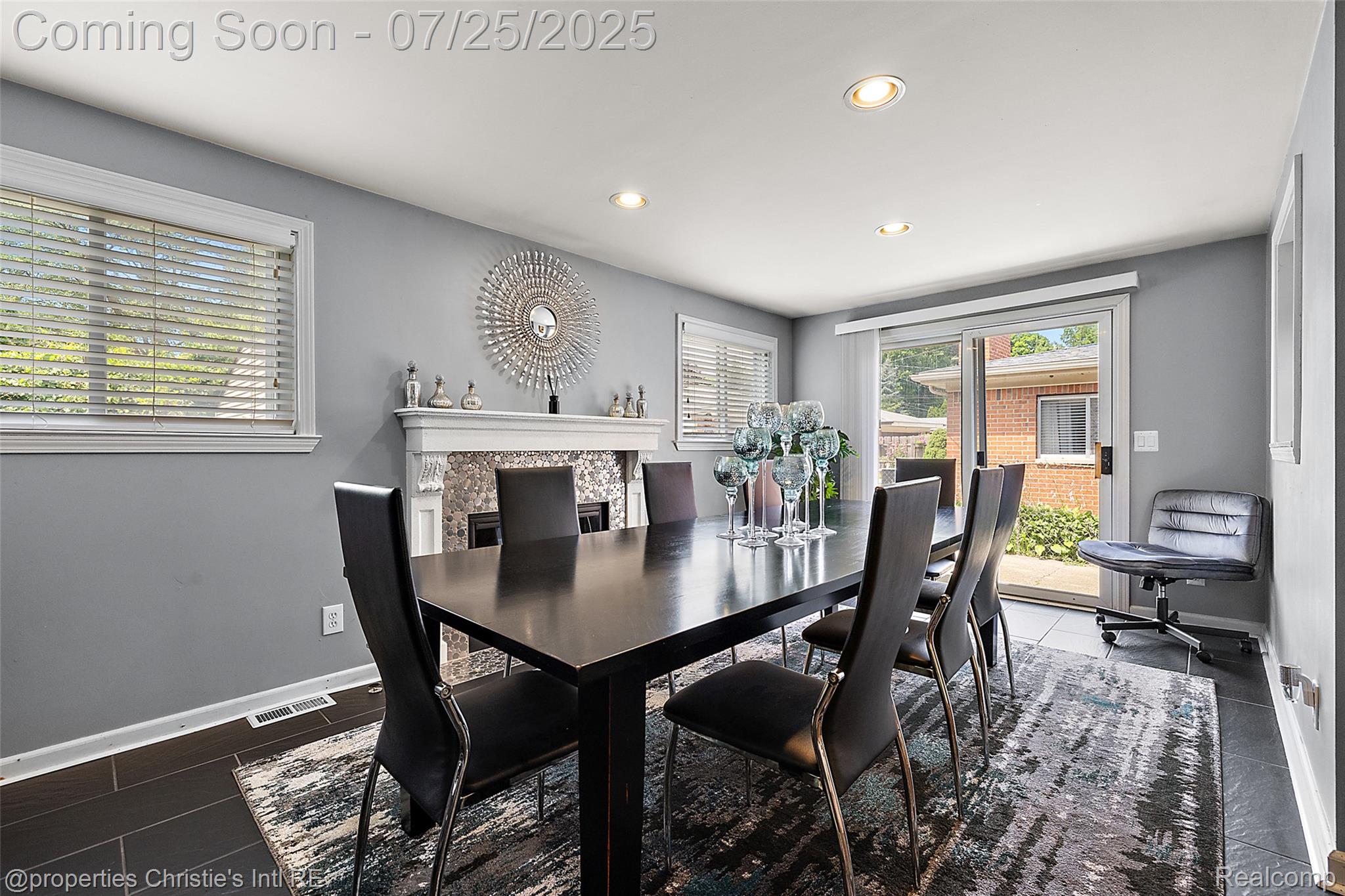 2023 Roslyn Road
