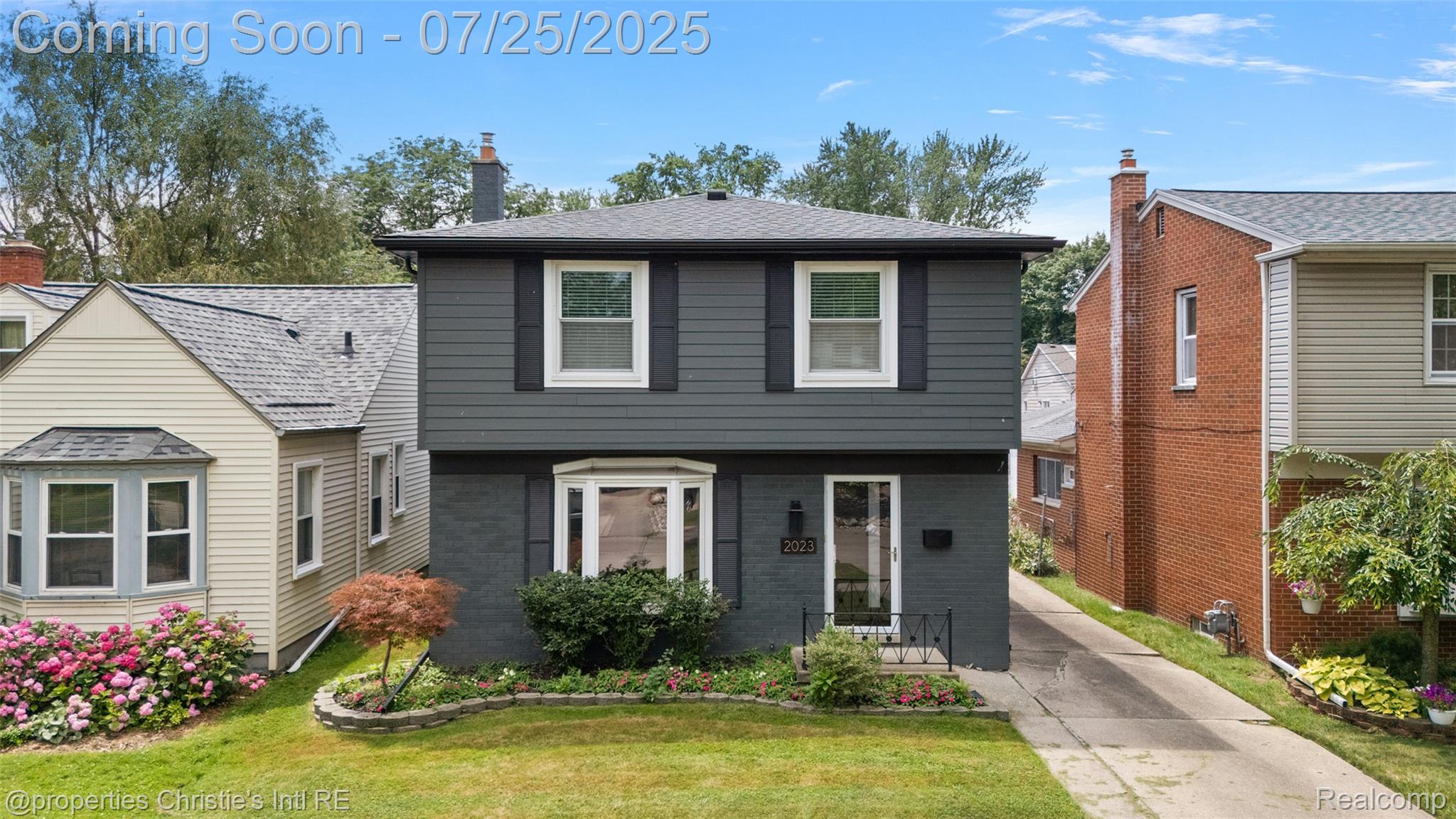 2023 Roslyn Road