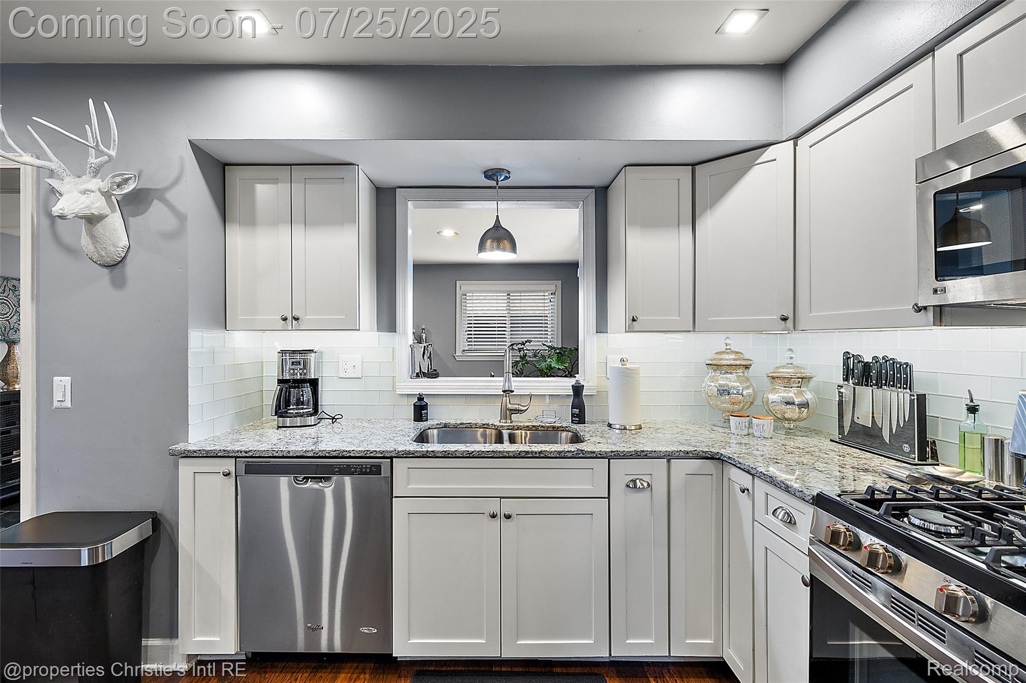 2023 Roslyn Road
