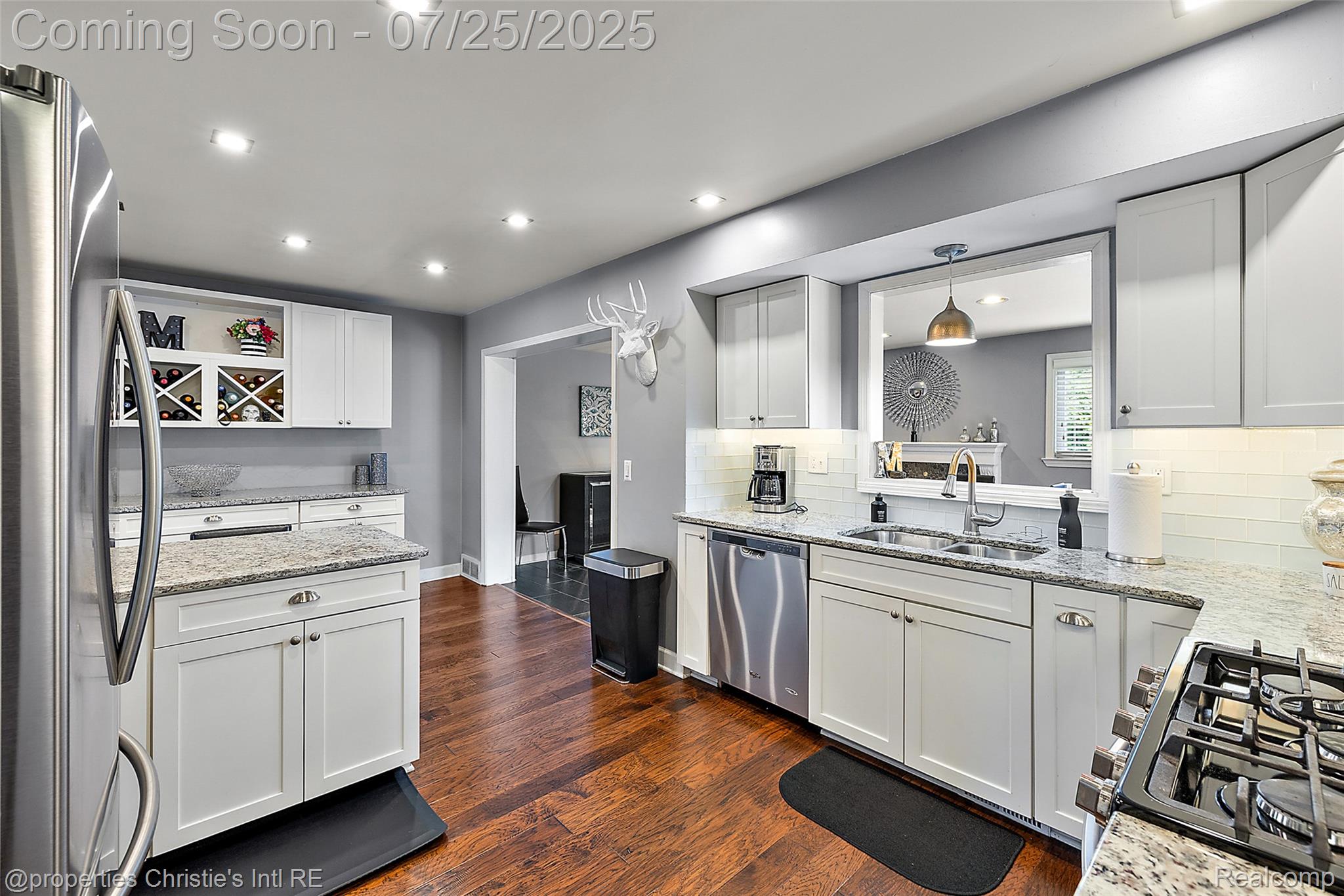 2023 Roslyn Road