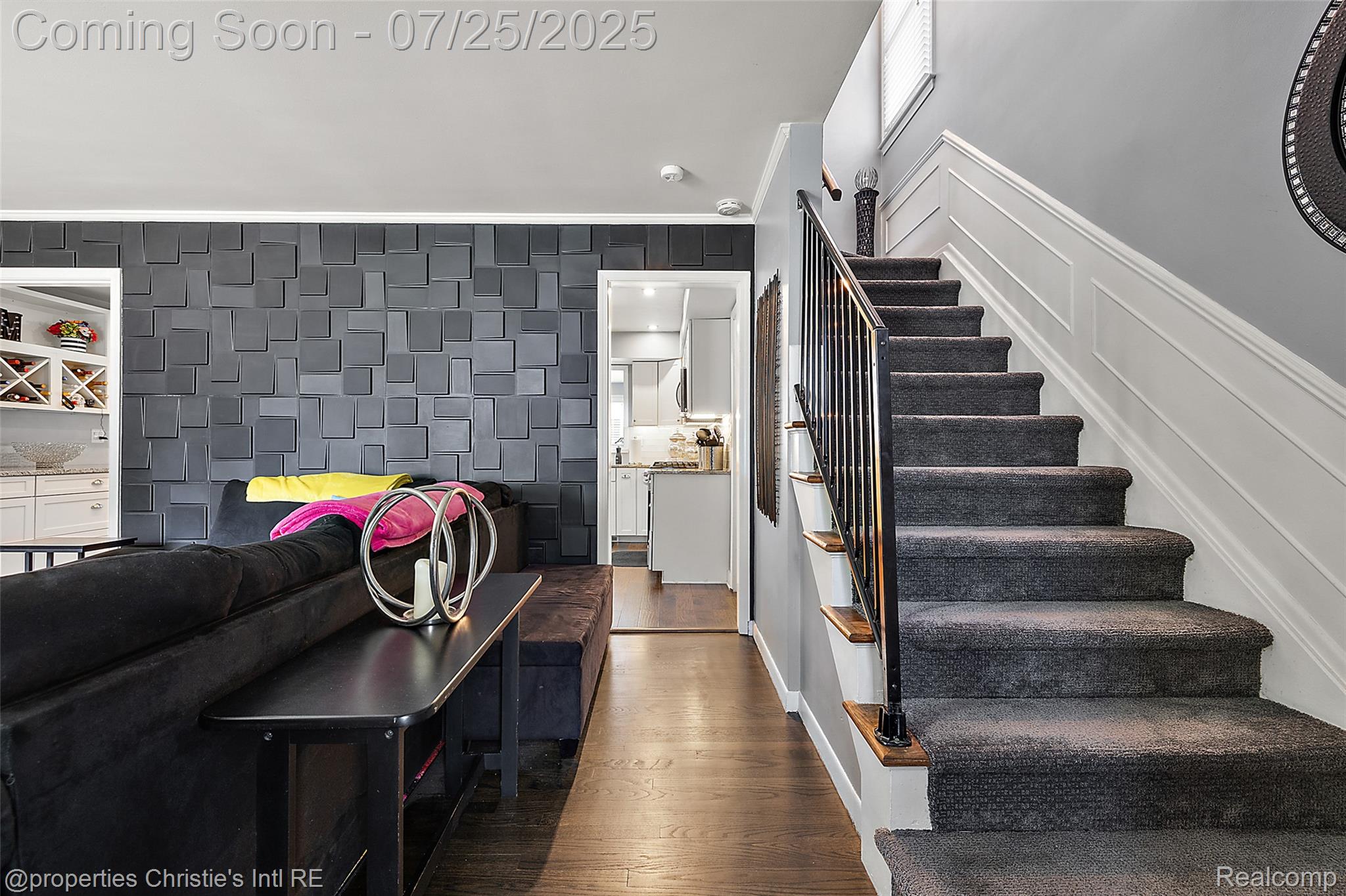 2023 Roslyn Road
